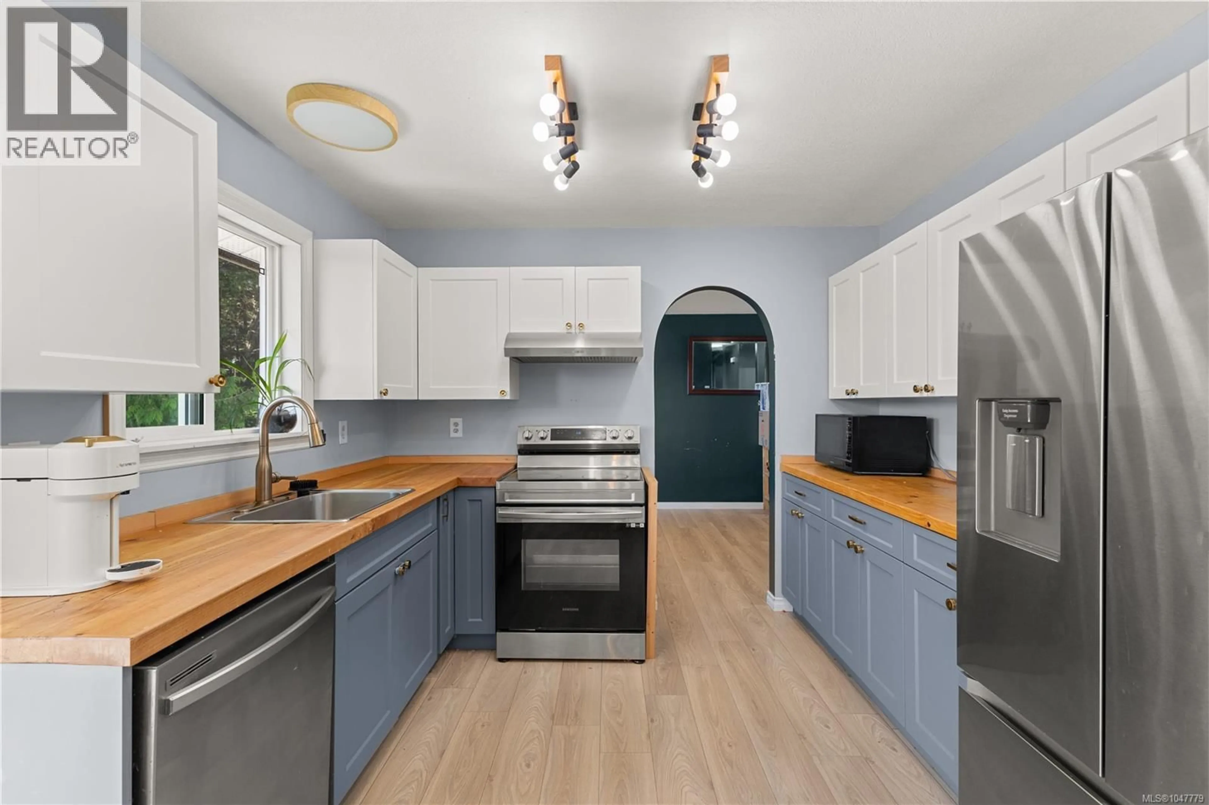 Open concept kitchen, unknown for 848 SUPERIOR DRIVE, Campbell River British Columbia V9W7H3
