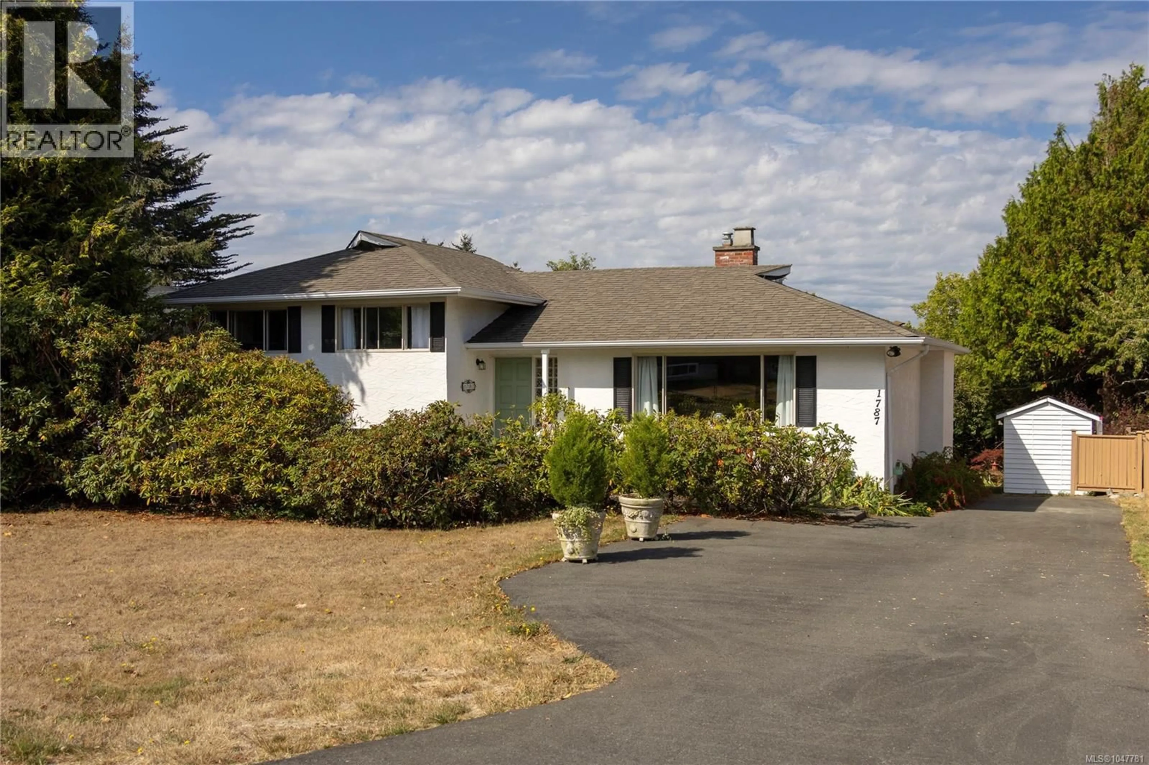 Home with vinyl exterior material, street for 1787 PENSHURST ROAD, Saanich British Columbia V8N2N6