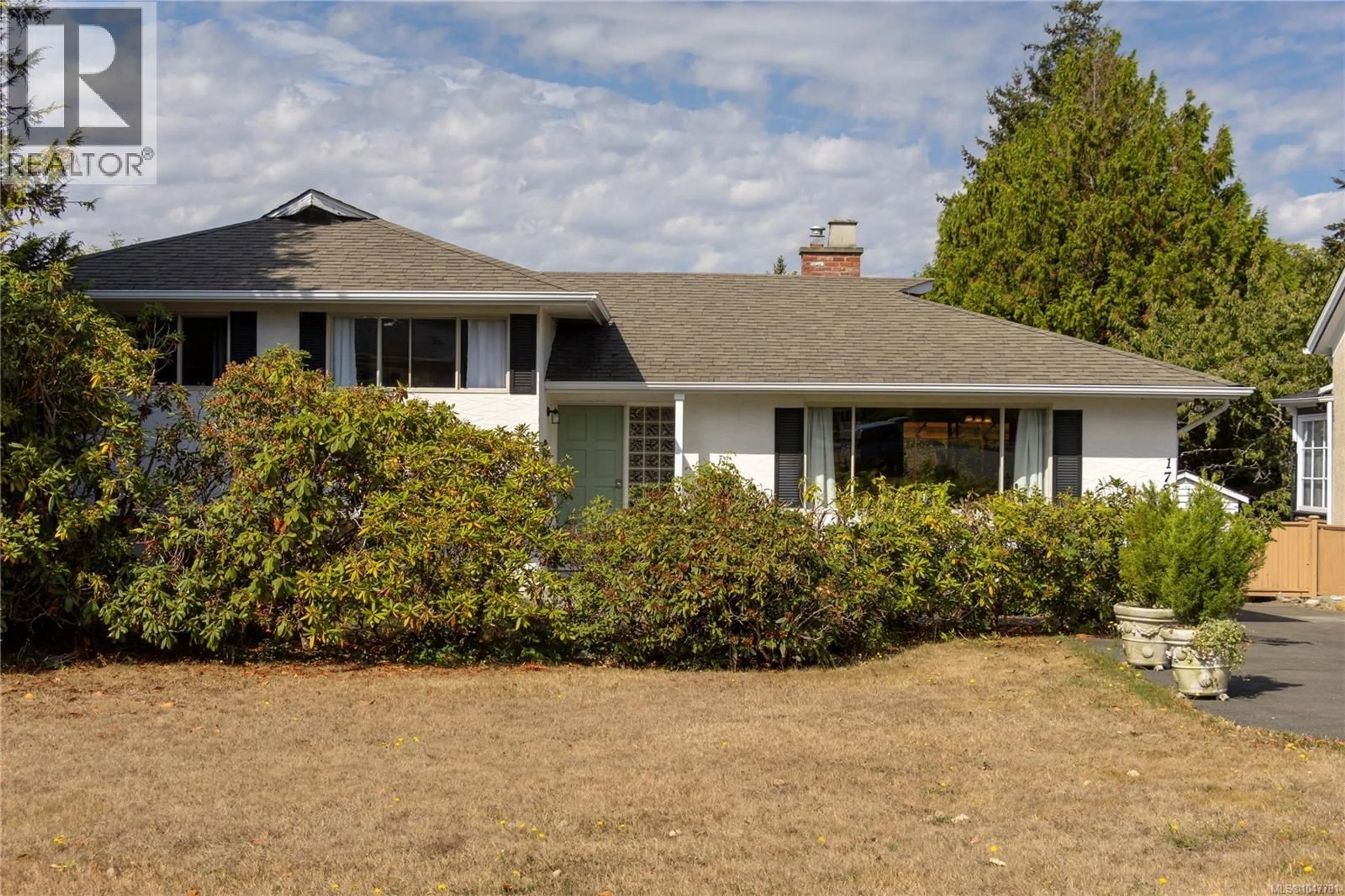 Home with vinyl exterior material, street for 1787 PENSHURST ROAD, Saanich British Columbia V8N2N6