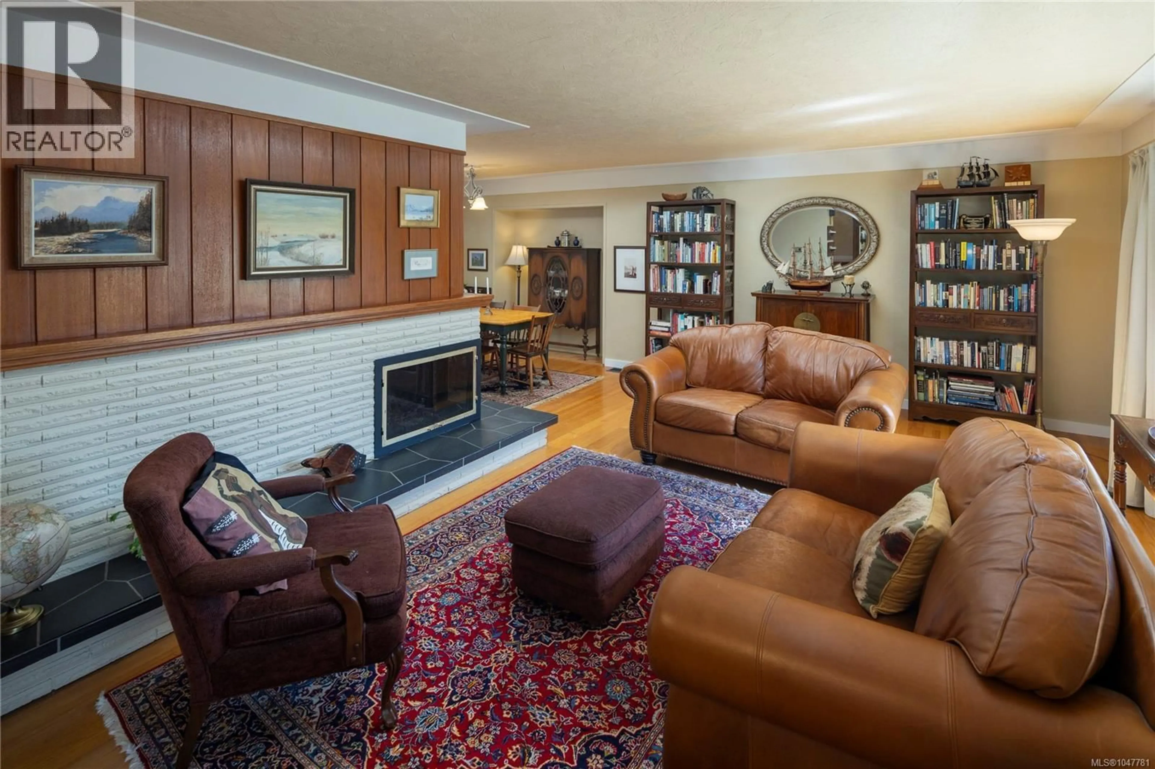Living room with furniture, unknown for 1787 PENSHURST ROAD, Saanich British Columbia V8N2N6