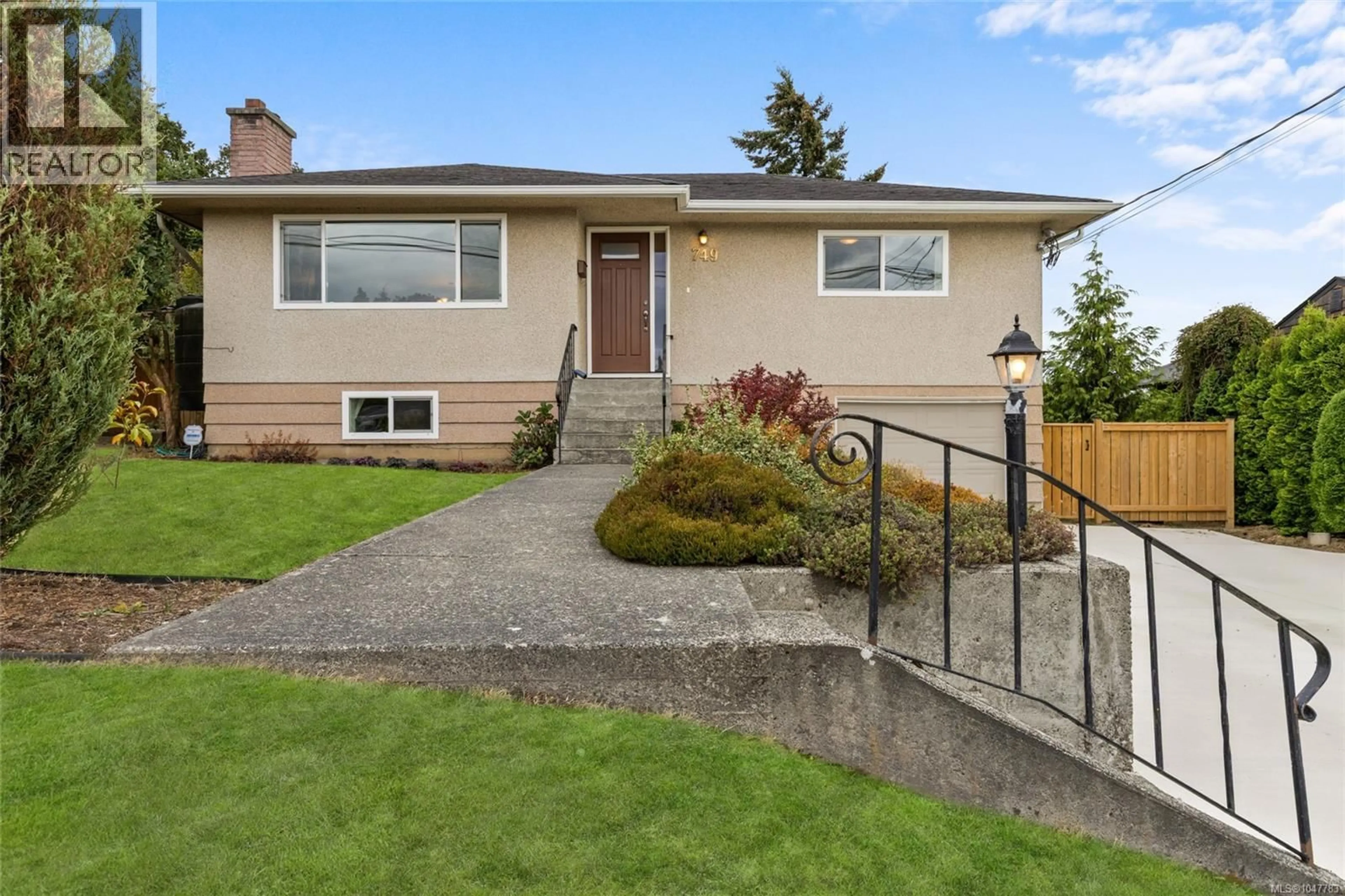 Home with vinyl exterior material, street for 749 LILY AVENUE, Saanich British Columbia V8X3R7