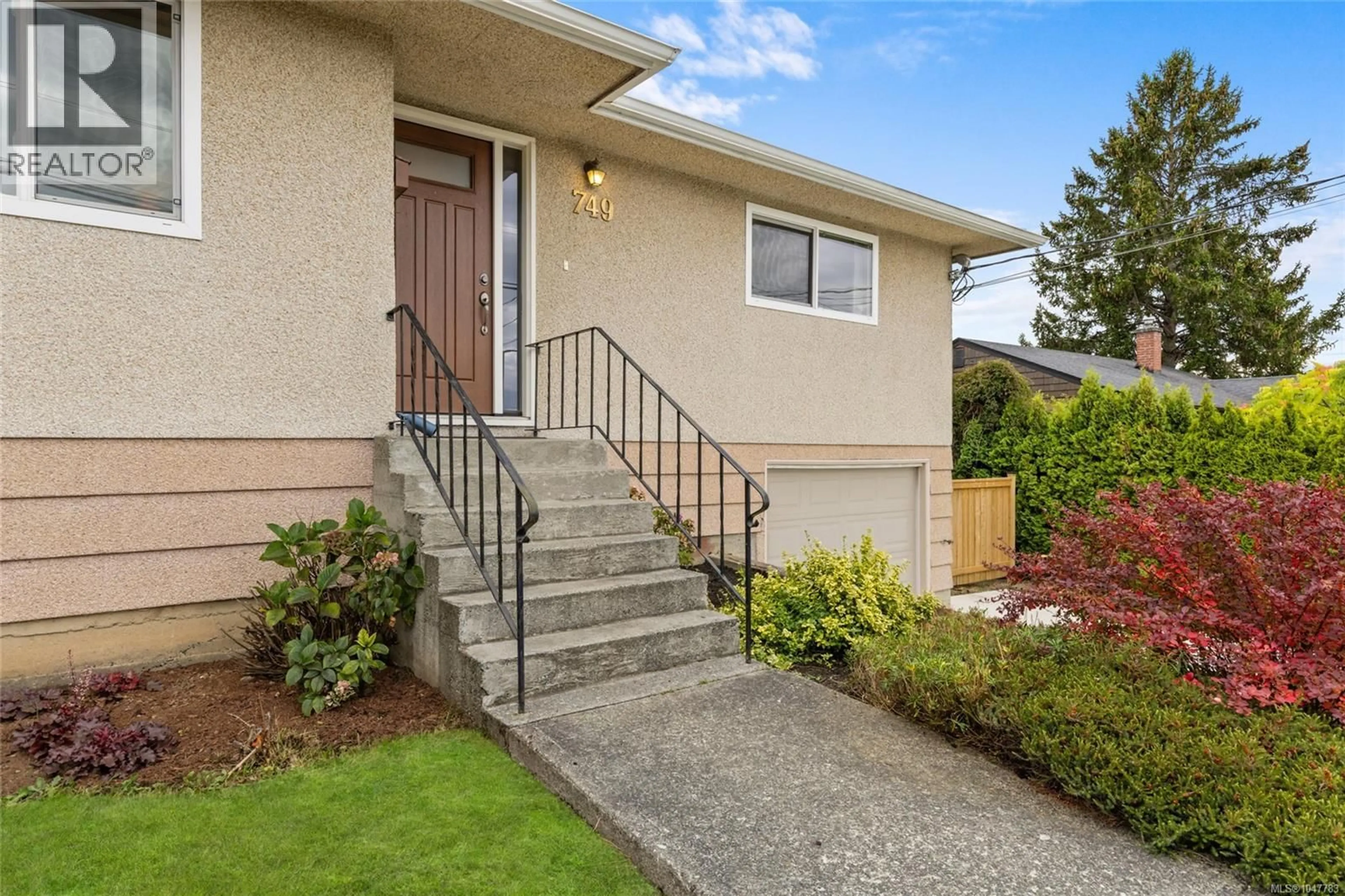 Home with vinyl exterior material, street for 749 LILY AVENUE, Saanich British Columbia V8X3R7