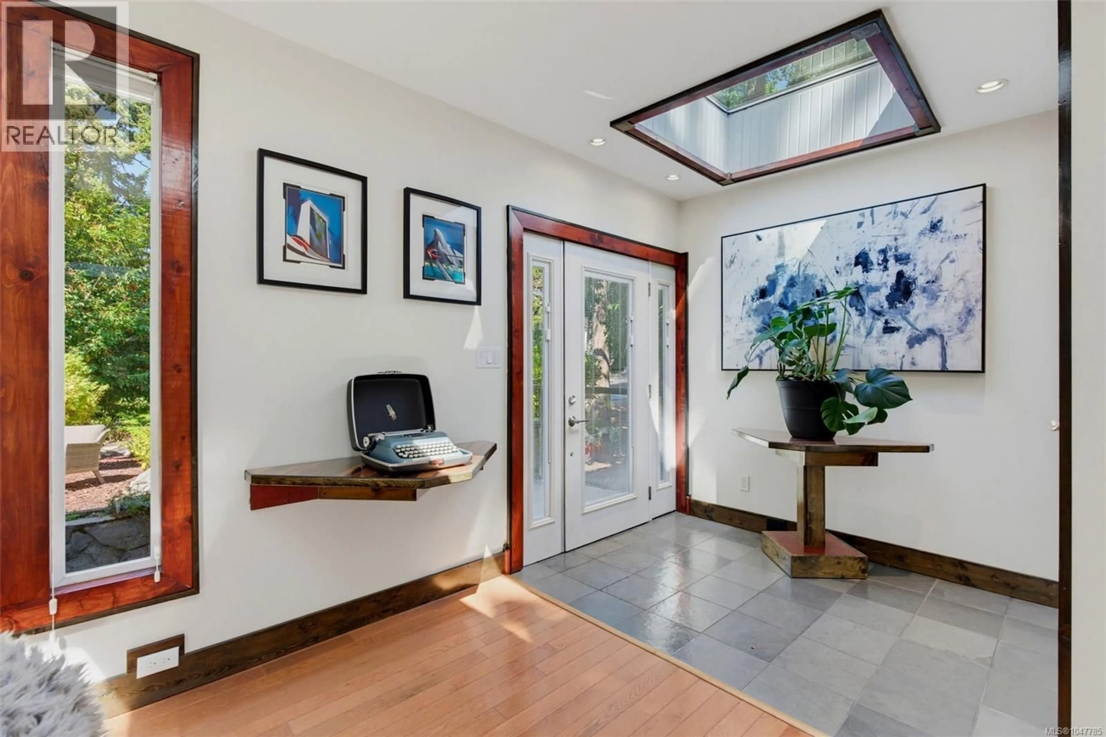 Indoor foyer for 1219 OLD ESQUIMALT ROAD, Esquimalt British Columbia V9A4X7