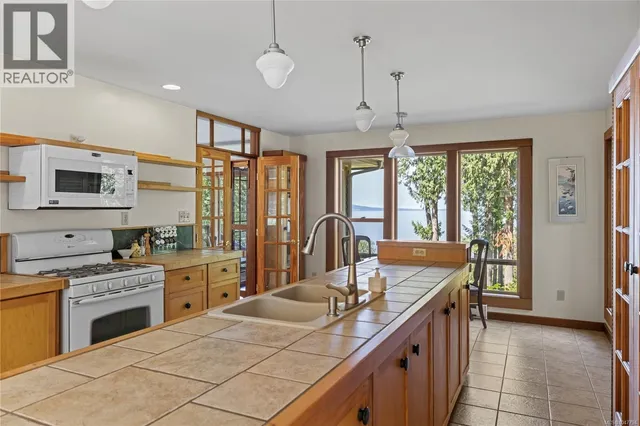 2185 WIDGEON ROAD, Qualicum Beach 4