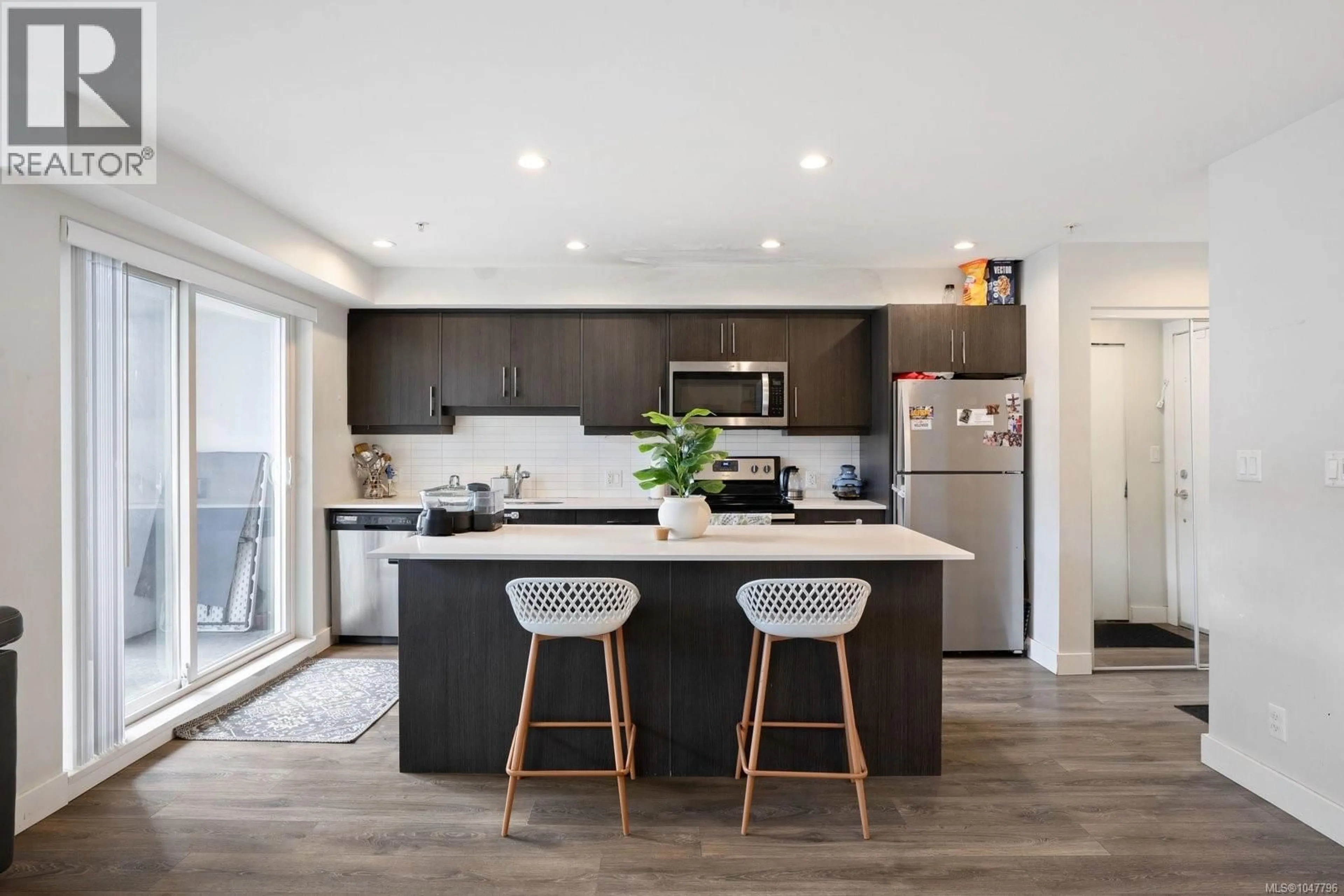 Open concept kitchen, unknown for 503 - 826 ESQUIMALT ROAD, Esquimalt British Columbia V9A6W9