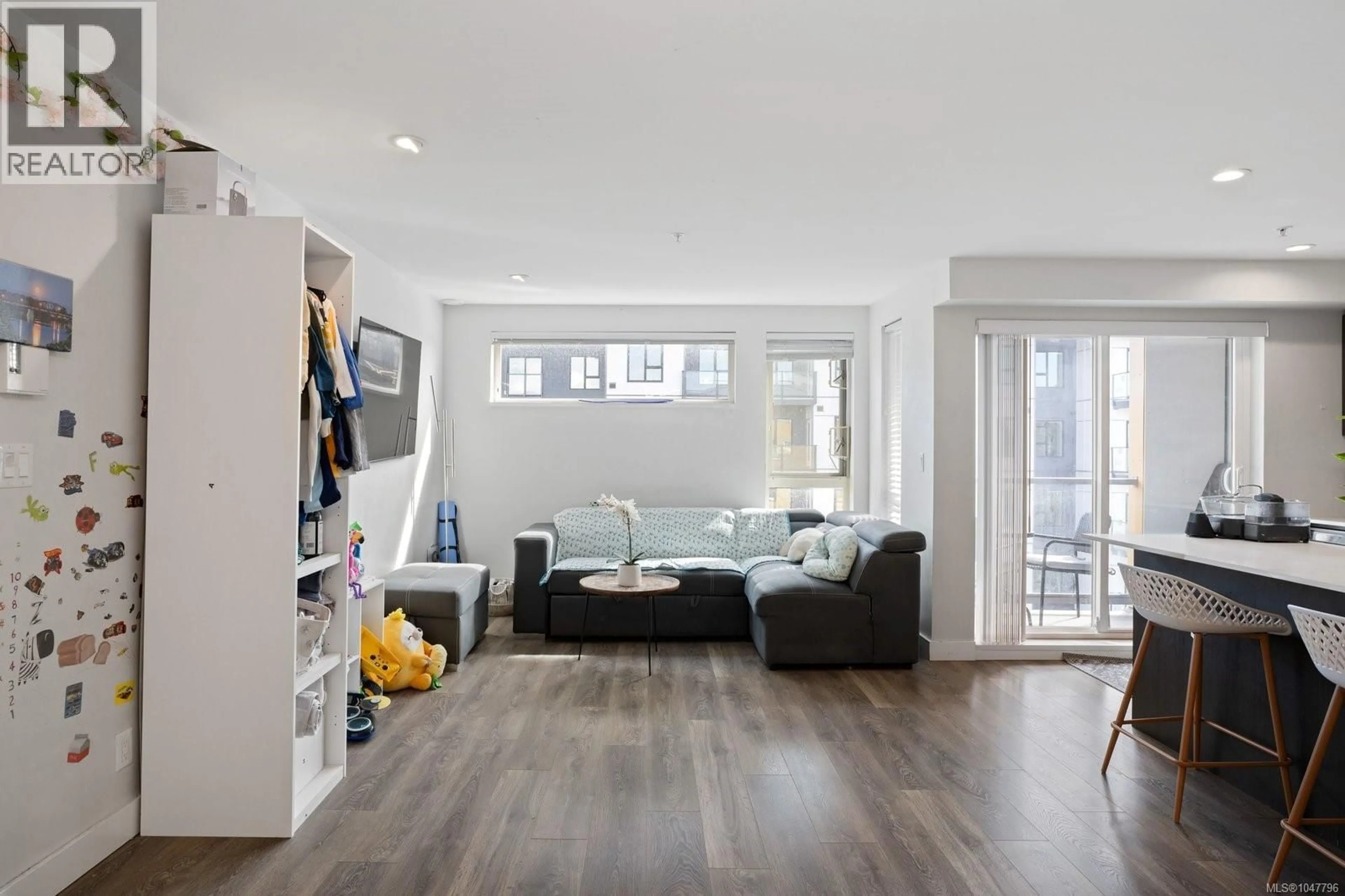 Living room with furniture, unknown for 503 - 826 ESQUIMALT ROAD, Esquimalt British Columbia V9A6W9