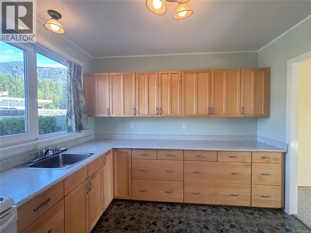 504 MAQUINNA CRESCENT, Gold River 3