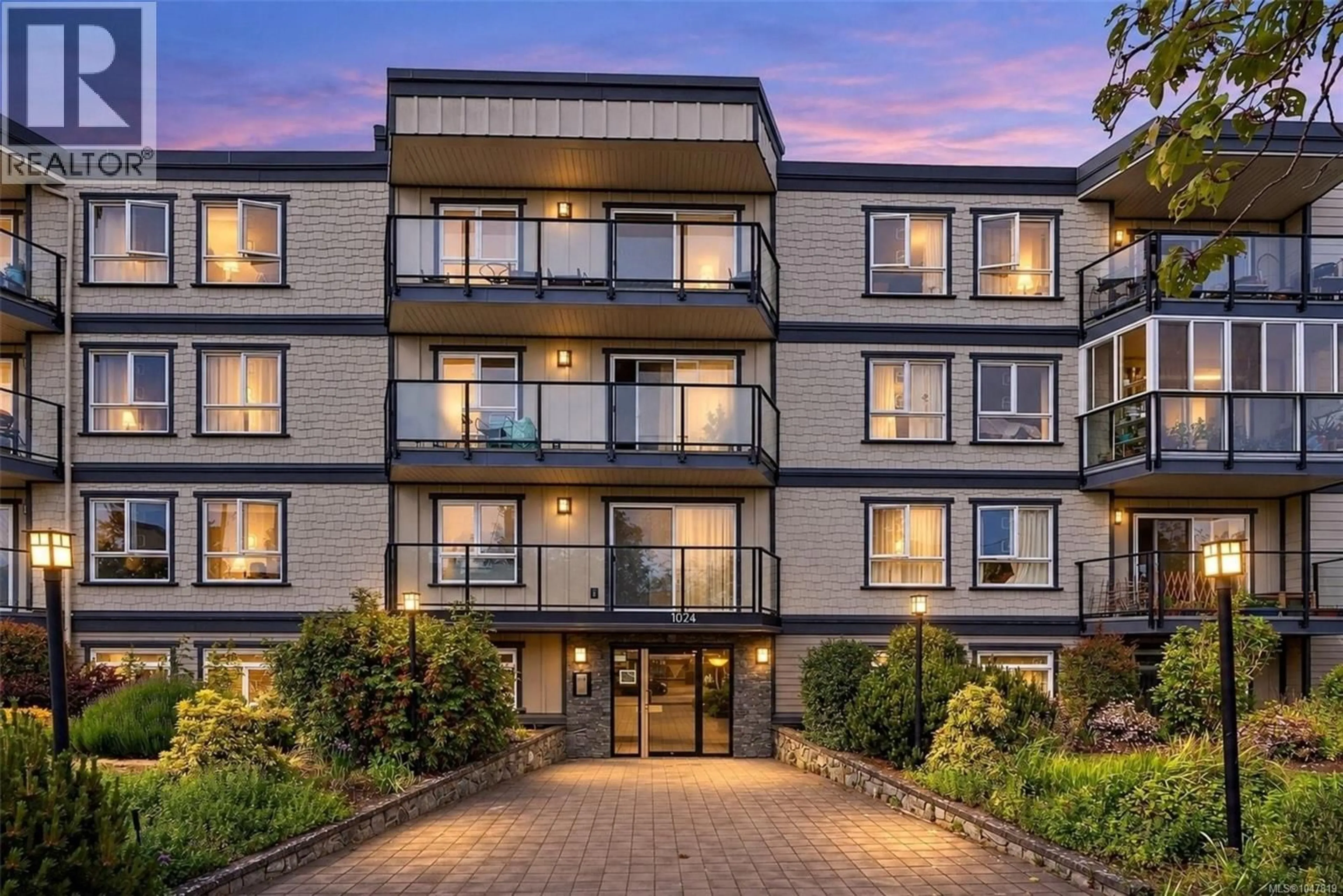 Unknown for 104 - 1024 FAIRFIELD ROAD, Victoria British Columbia V8V3A5