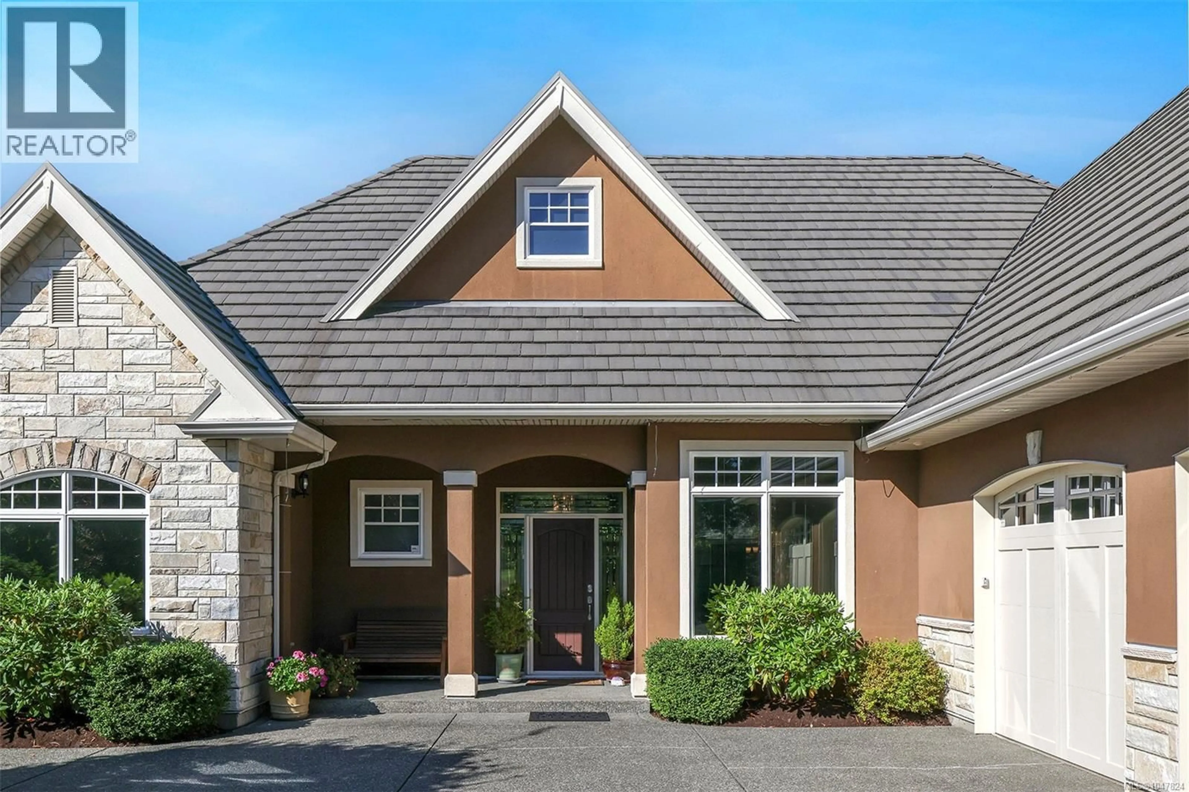 Home with vinyl exterior material, street for 619 CROWN ISLE DRIVE, Courtenay British Columbia V9N8R5