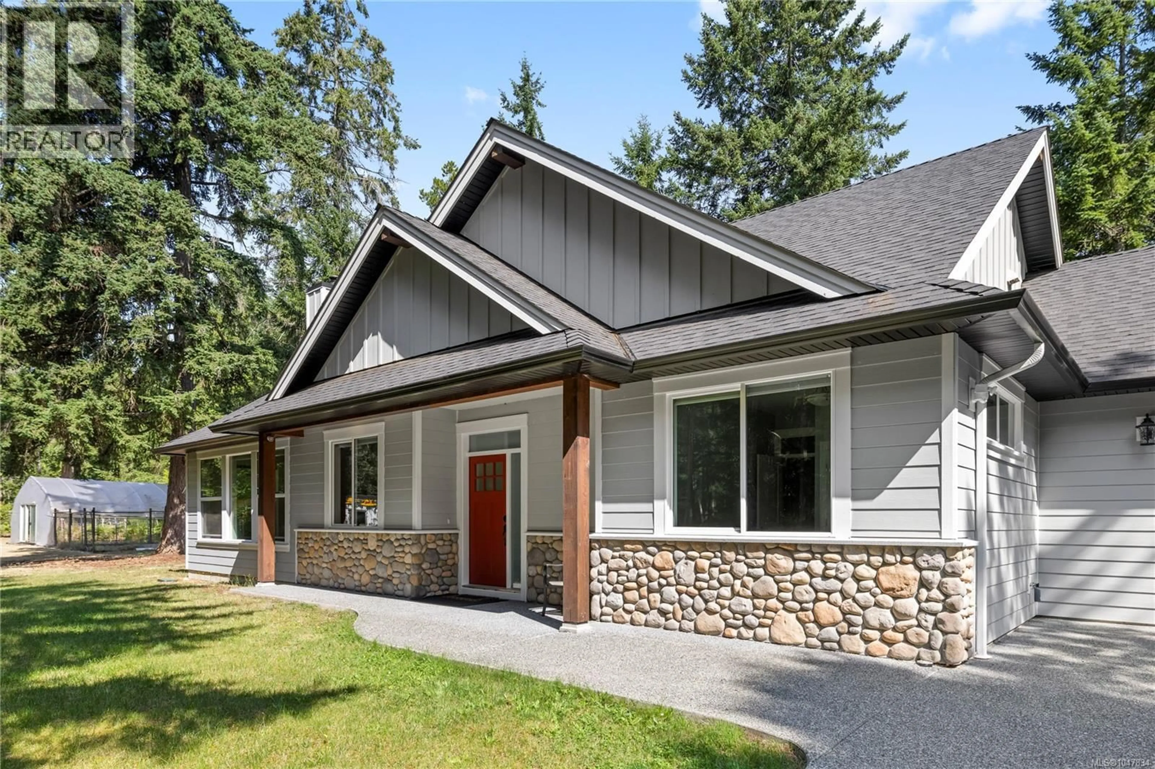 Home with vinyl exterior material, street for 480 OAKDOWNE ROAD, Qualicum Beach British Columbia V9K2G1