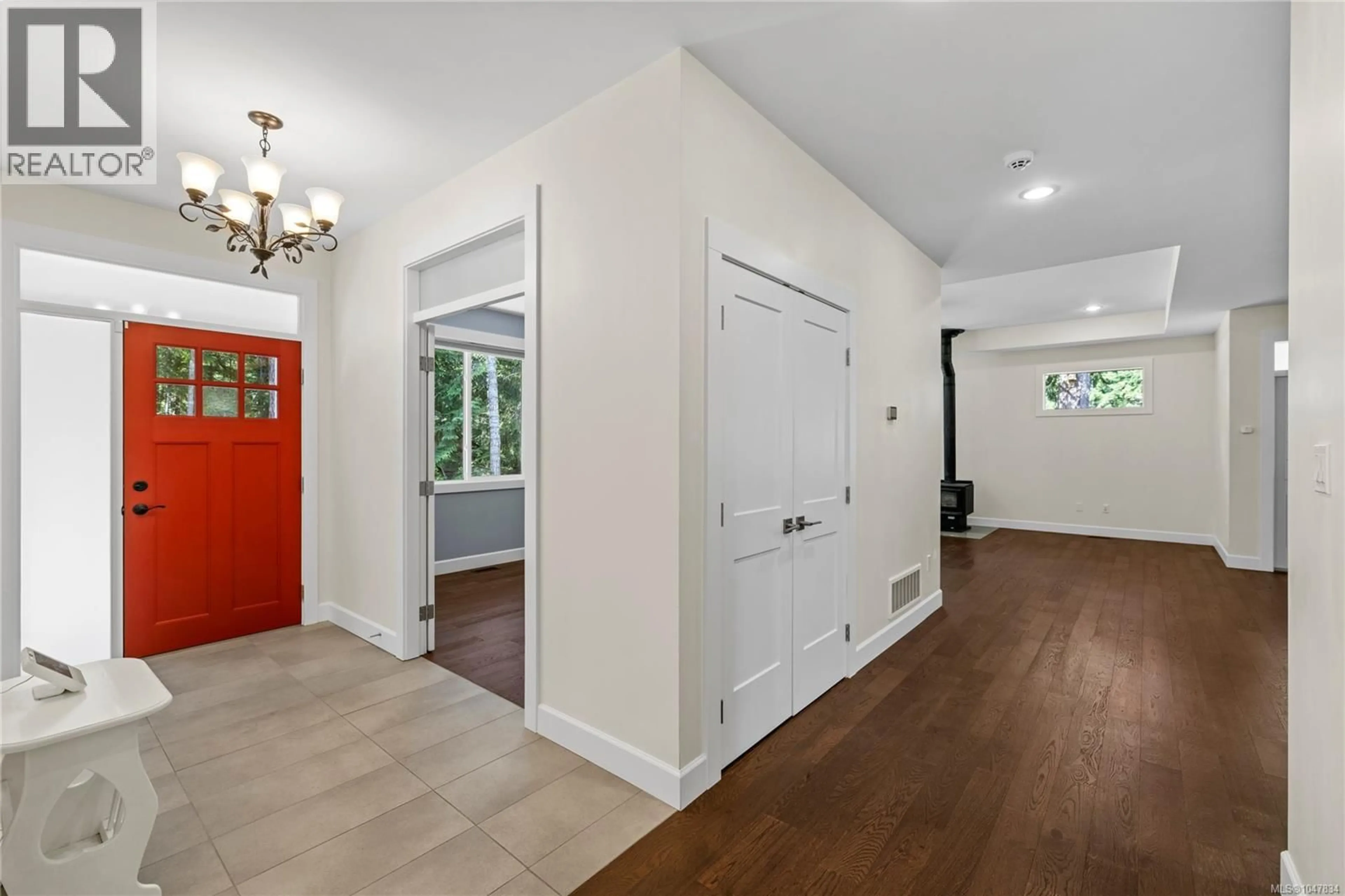 Indoor entryway for 480 OAKDOWNE ROAD, Qualicum Beach British Columbia V9K2G1