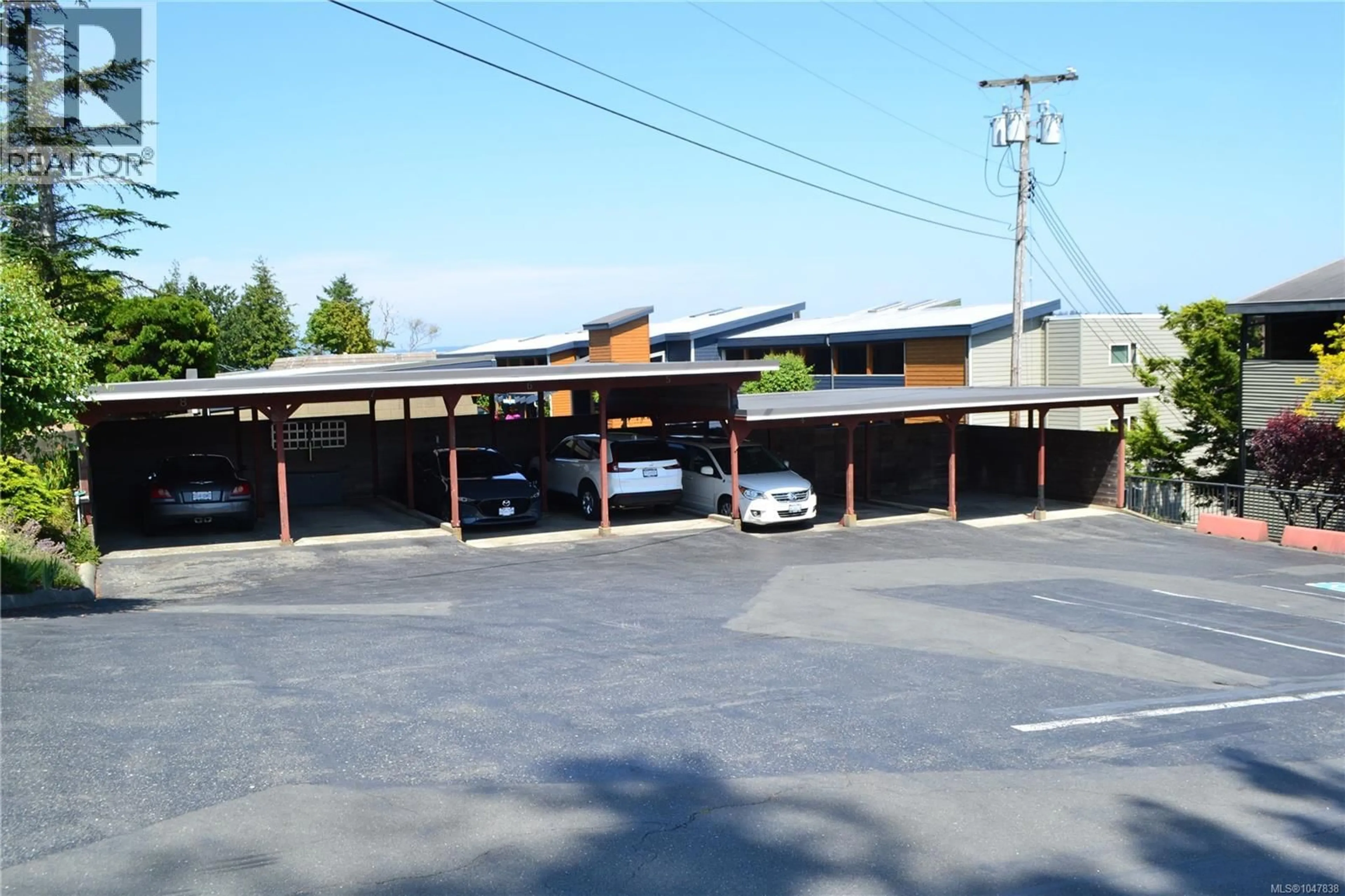 Parking for 1 - 523 ISLAND HIGHWAY, Campbell River British Columbia