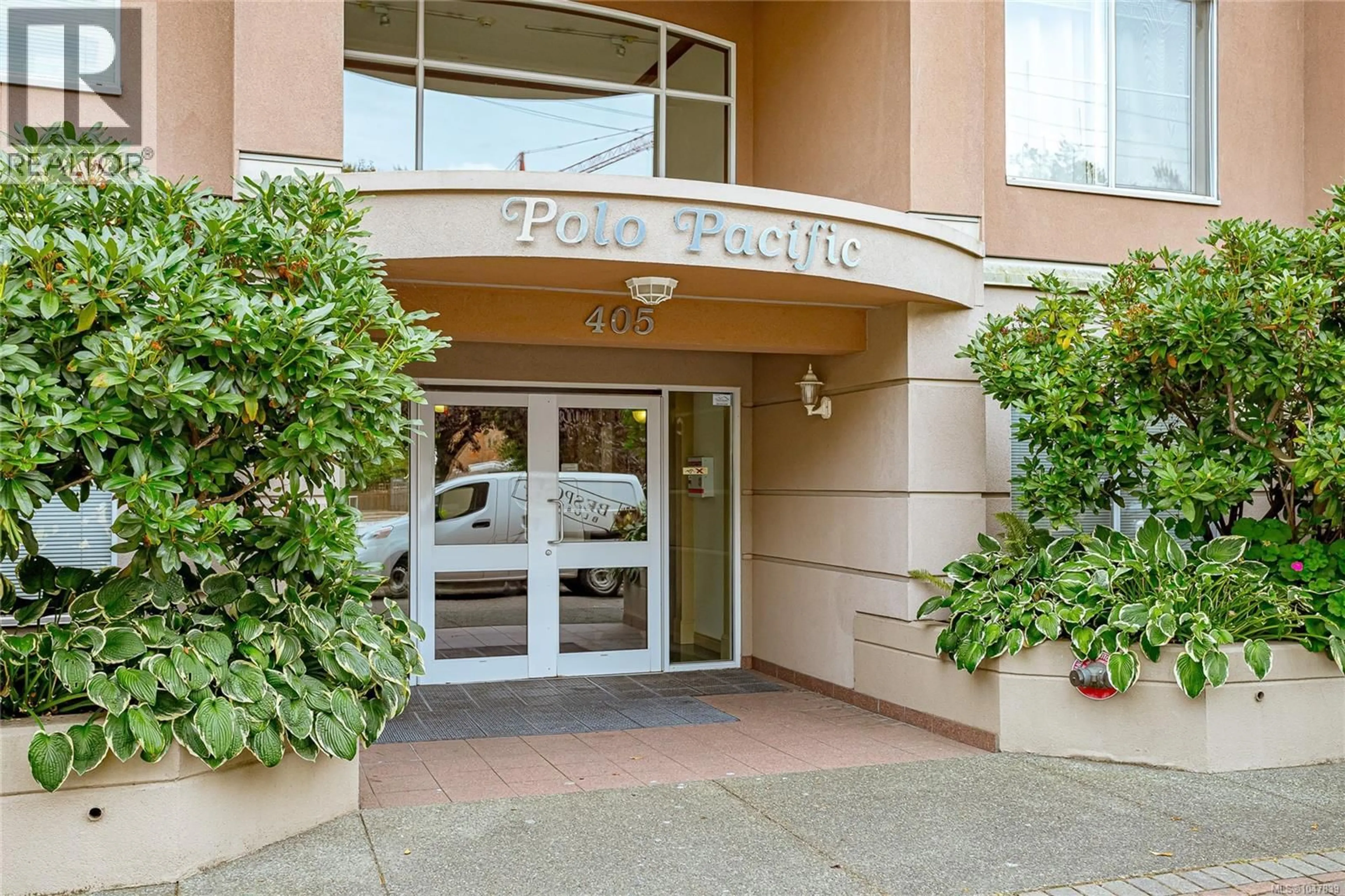 Indoor foyer for 224 - 405 QUEBEC STREET, Victoria British Columbia V8V4Z2