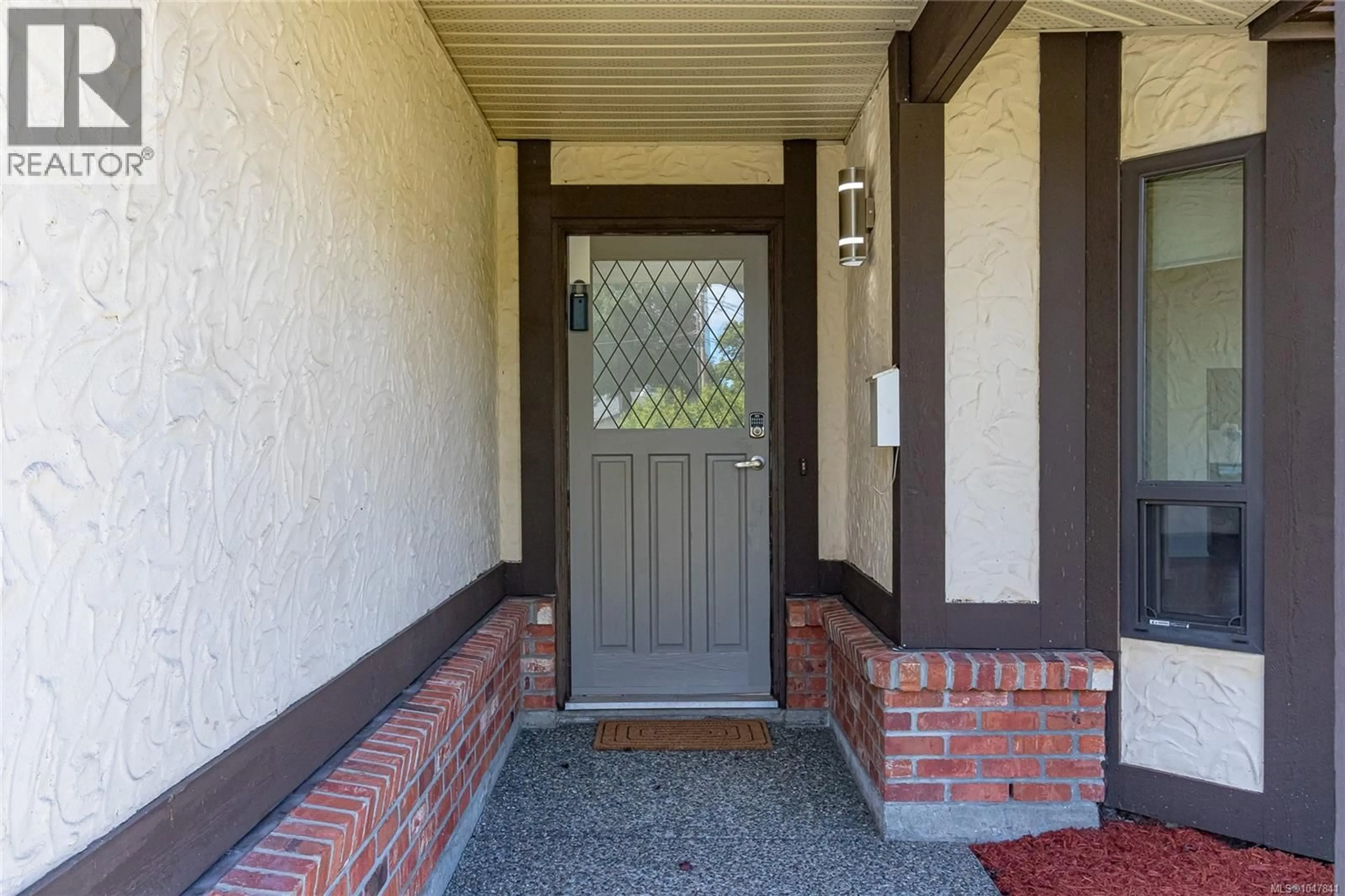 Indoor entryway for 2827 PICKFORD ROAD, Colwood British Columbia V9B2K3