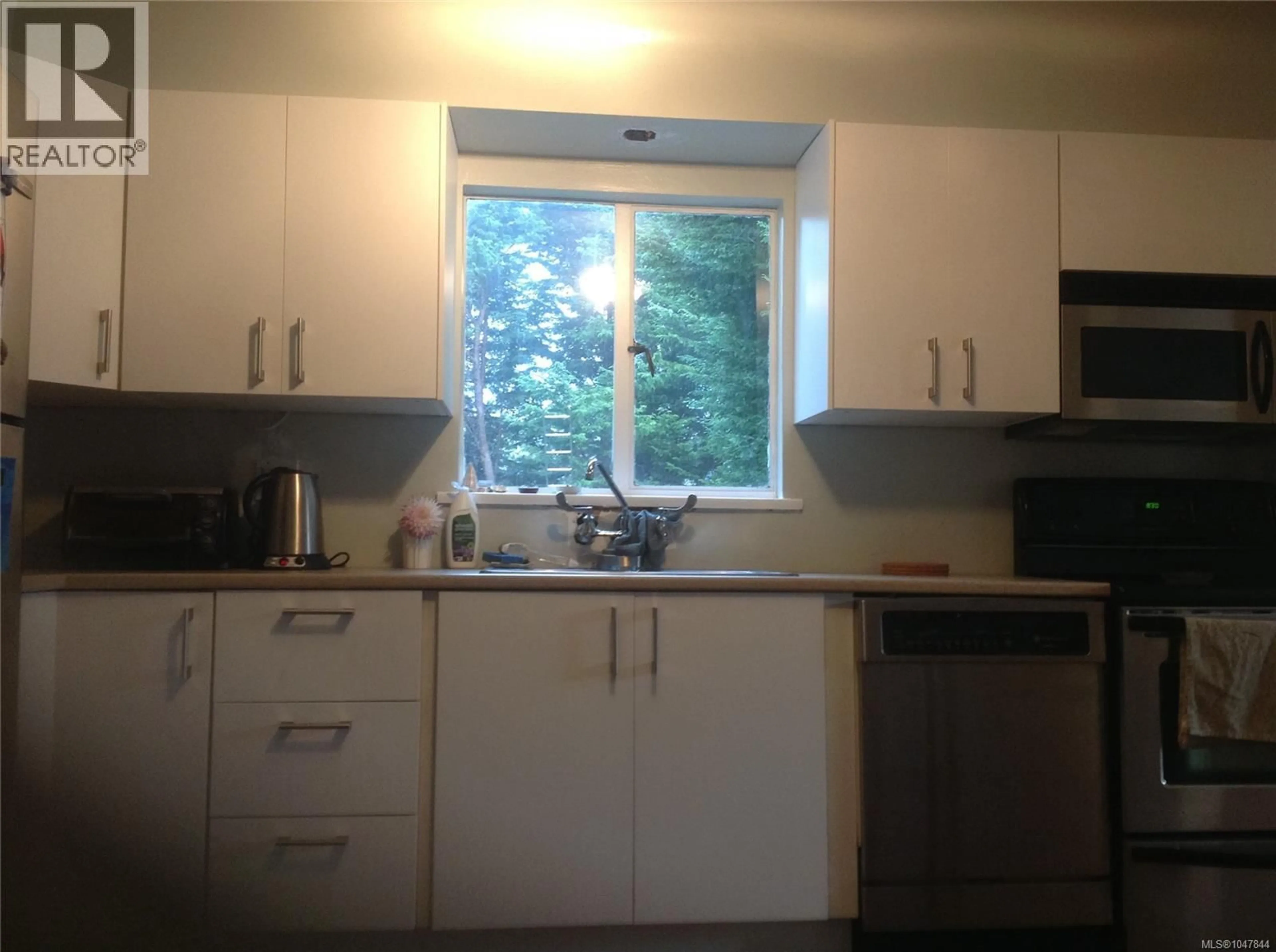 Standard kitchen, unknown for 1618 RICHARDSON STREET, Victoria British Columbia V8S1R4