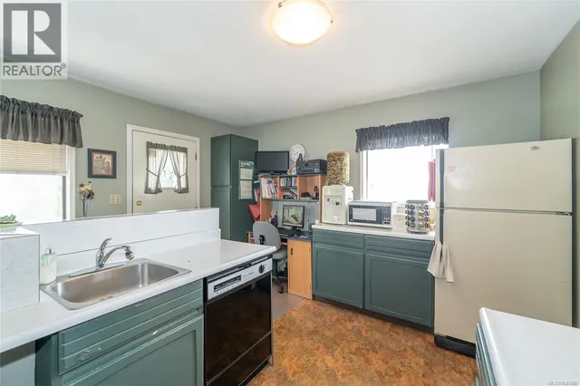 477 SWINFORD STREET, Esquimalt 3