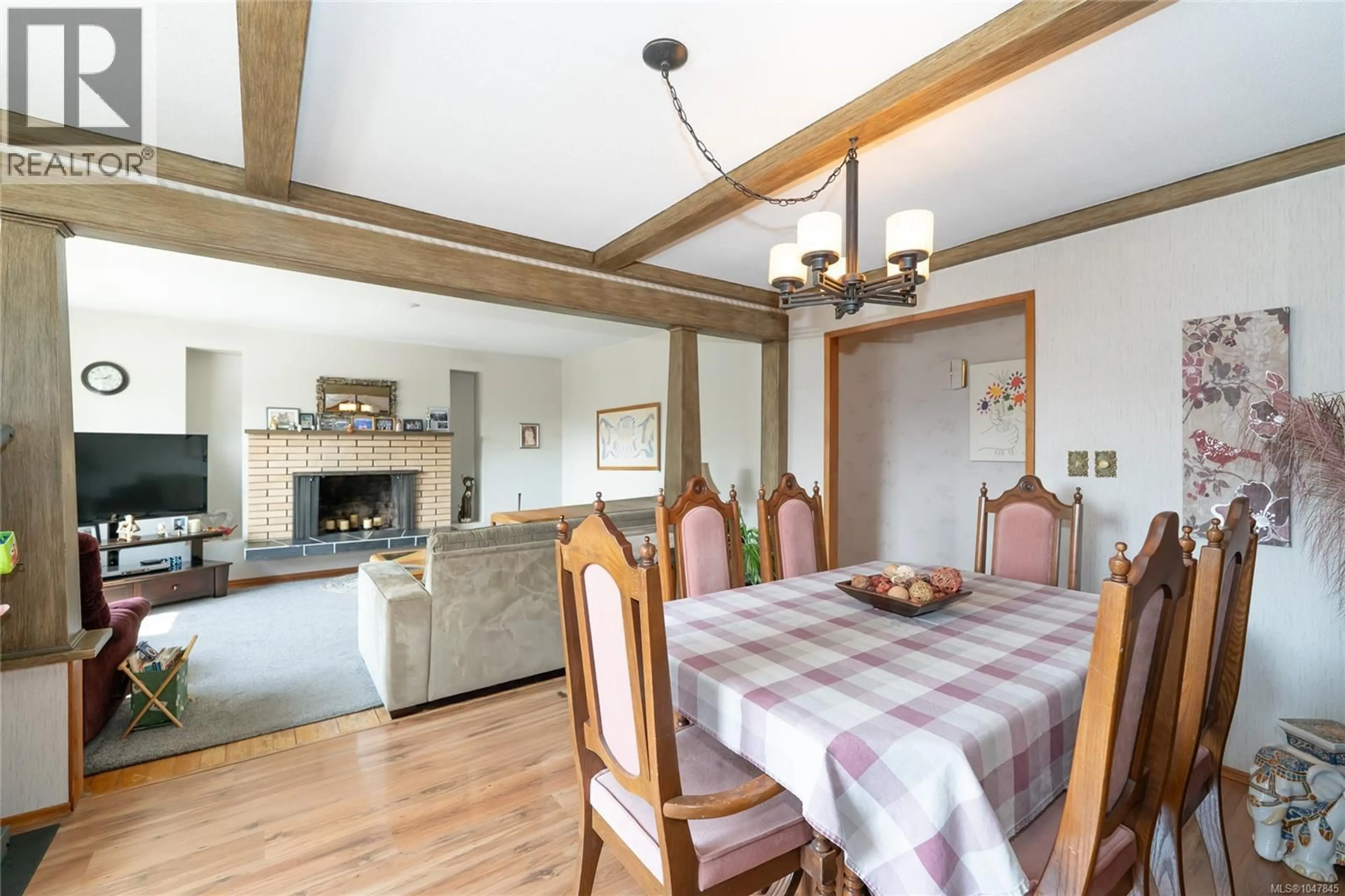 Dining room, wood/laminate floor for 477 SWINFORD STREET, Esquimalt British Columbia V9A6G2