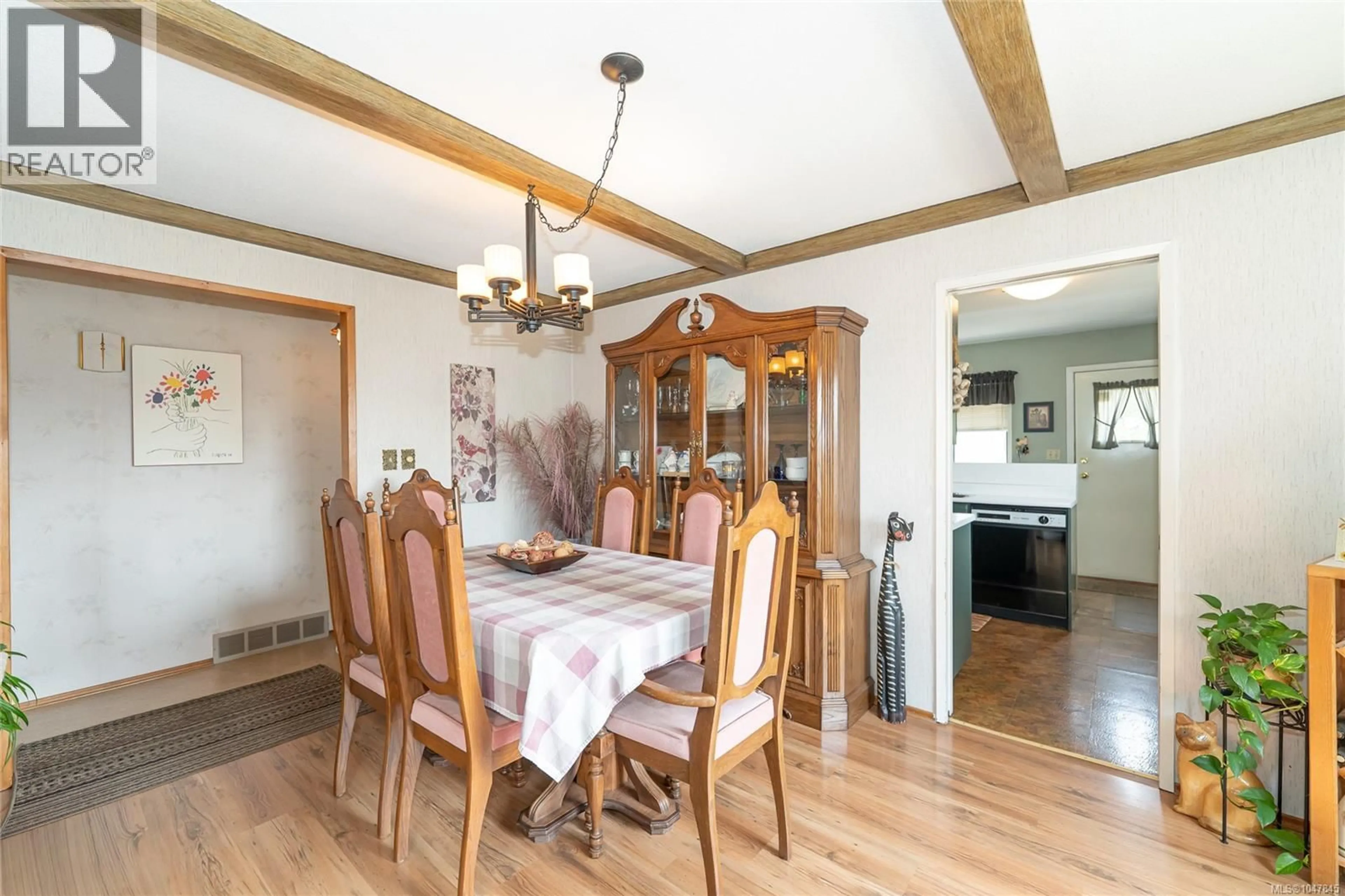 Dining room, wood/laminate floor for 477 SWINFORD STREET, Esquimalt British Columbia V9A6G2