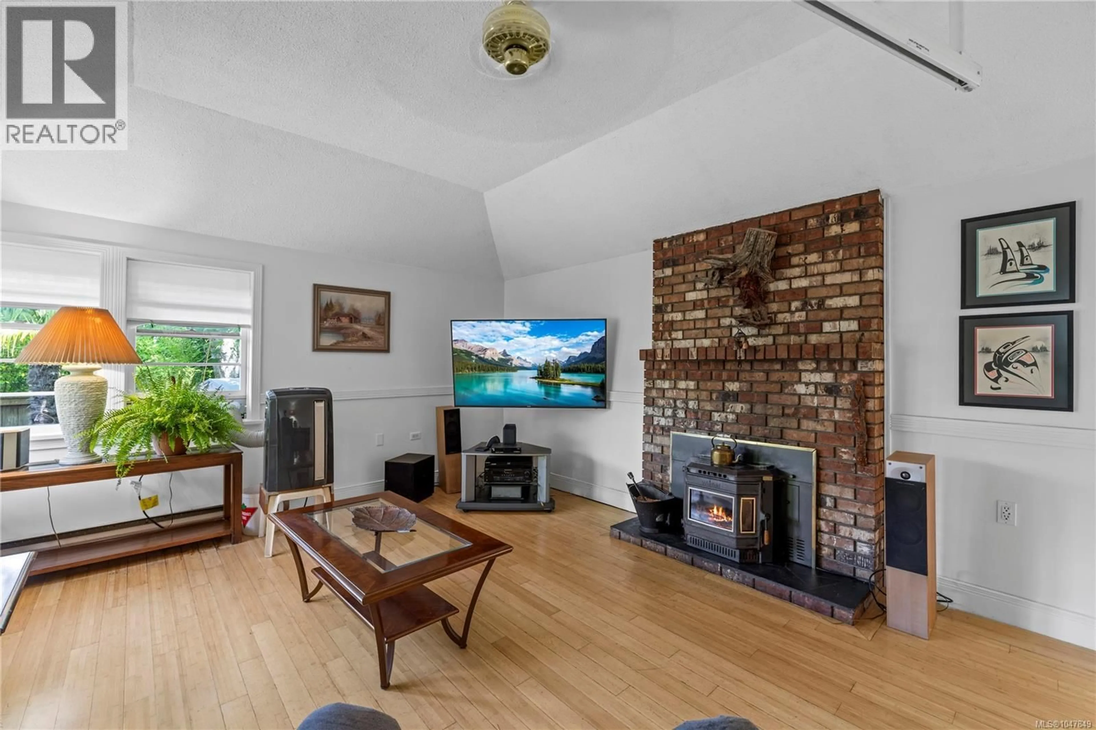 Living room with furniture, unknown for 139 HOYLAKE ROAD WEST, Qualicum Beach British Columbia V9K1K3
