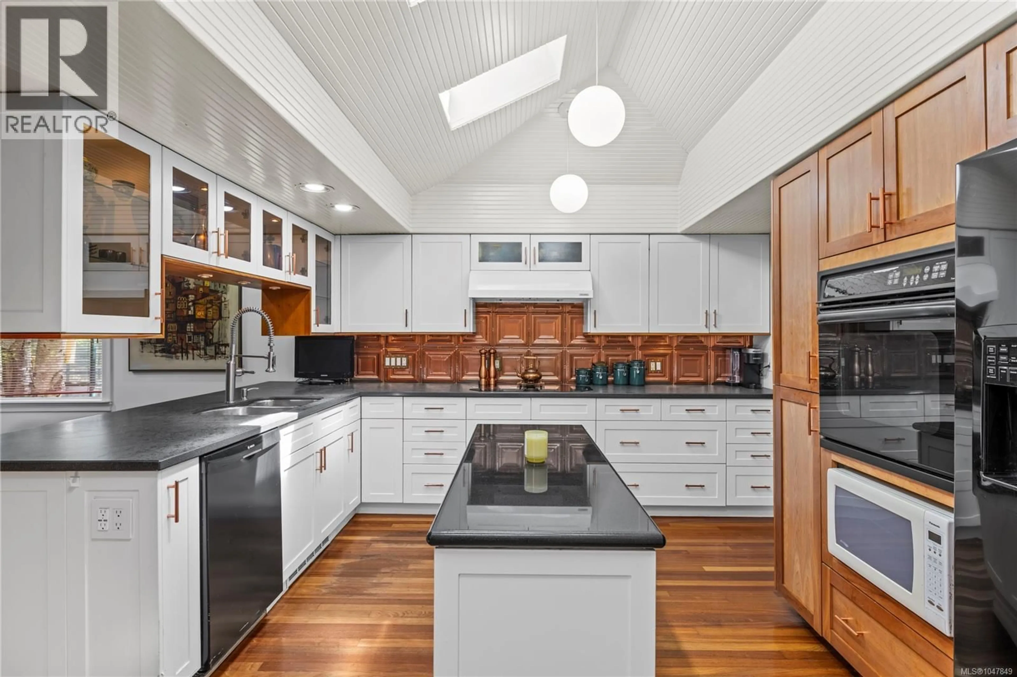 Contemporary kitchen, ceramic/tile floor for 139 HOYLAKE ROAD WEST, Qualicum Beach British Columbia V9K1K3