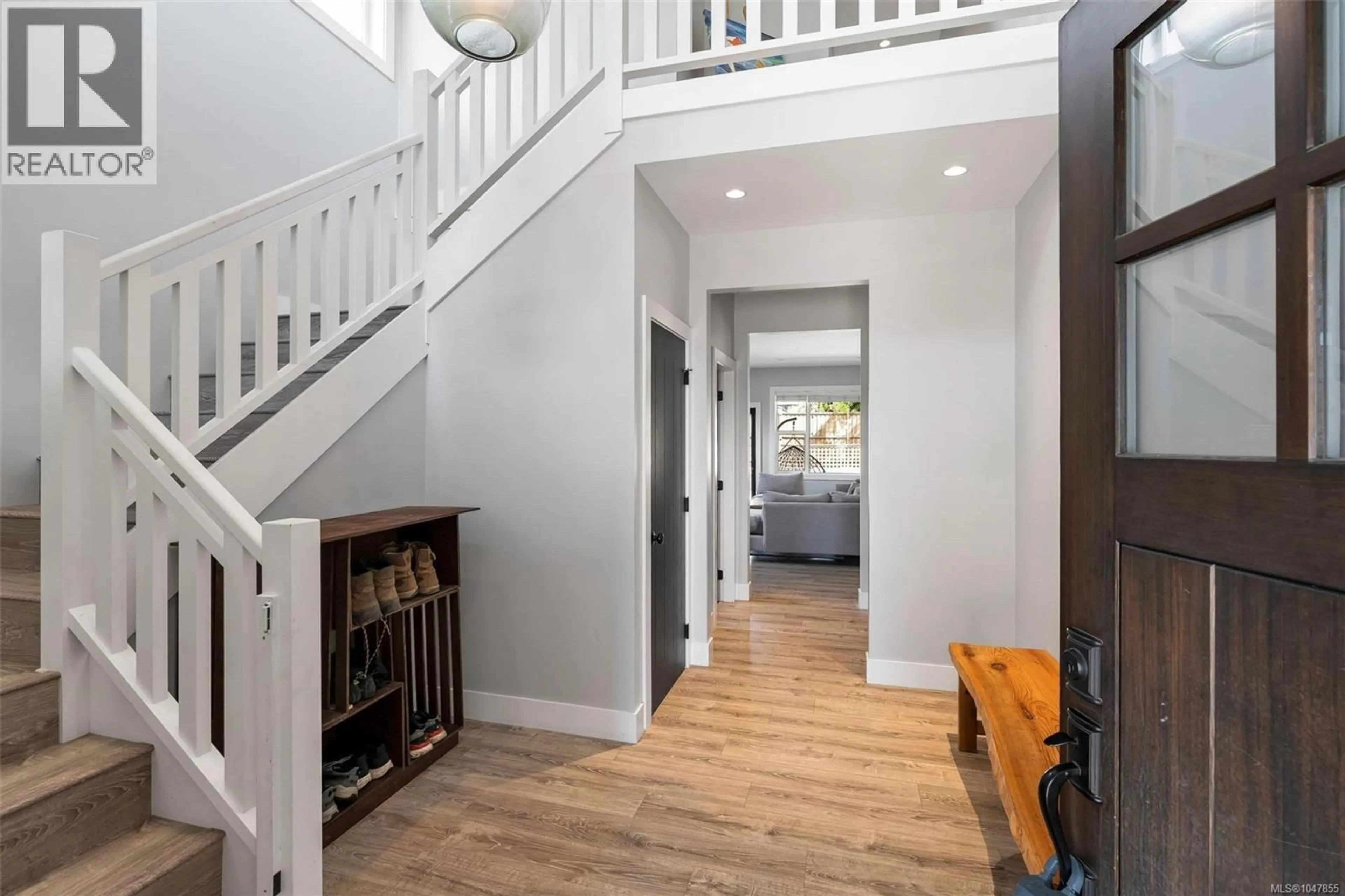 Indoor entryway for 132 CREASE AVENUE, Saanich British Columbia V8Z1S7