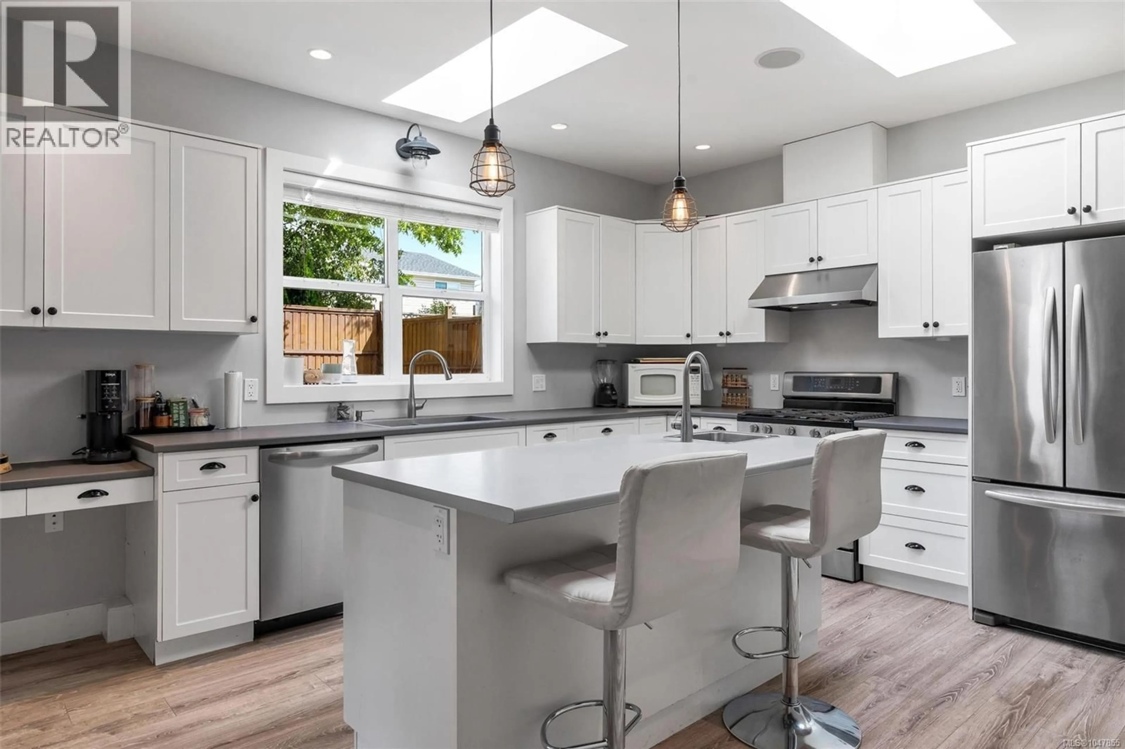 Open concept kitchen, unknown for 132 CREASE AVENUE, Saanich British Columbia V8Z1S7