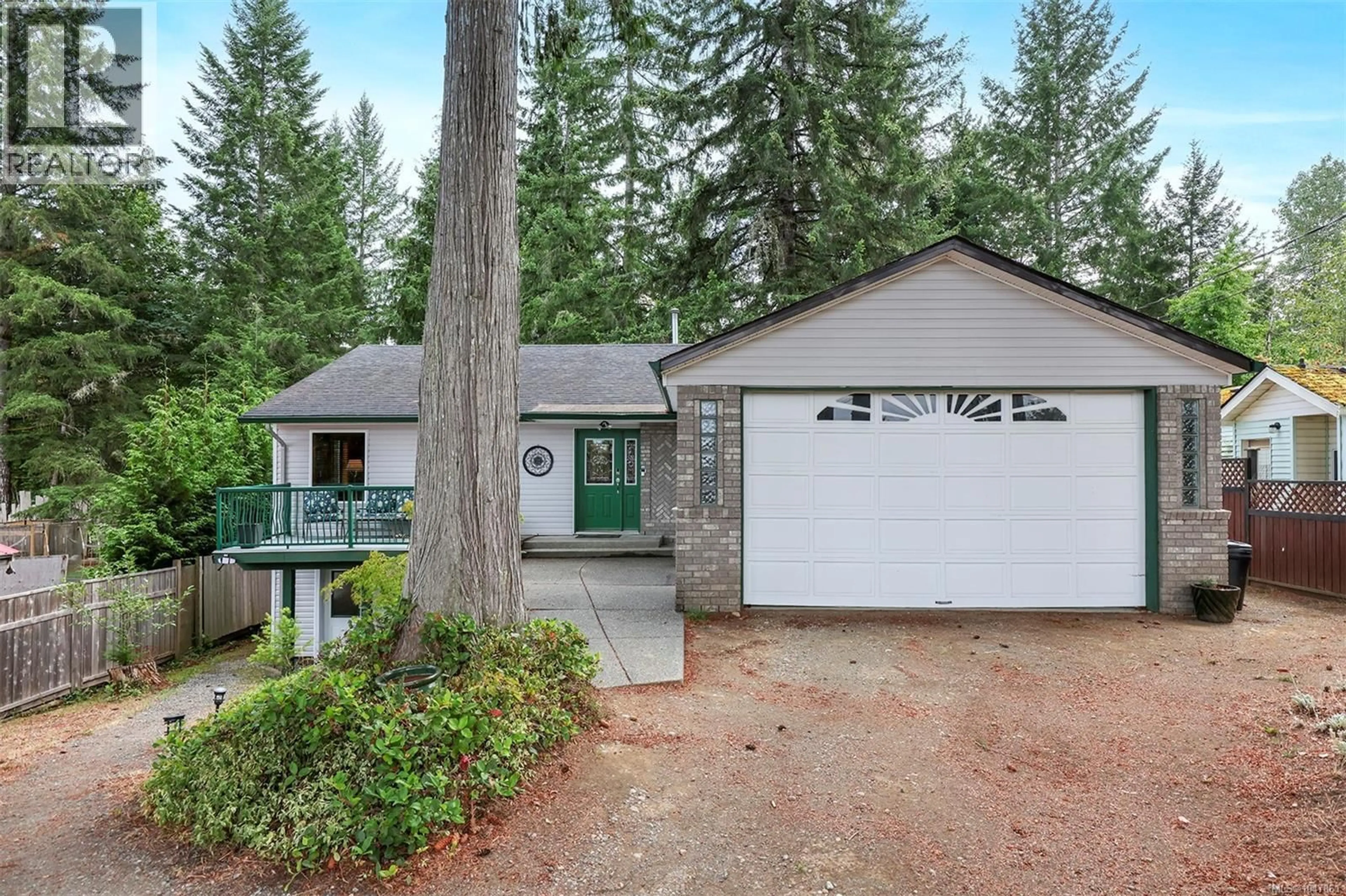 Home with vinyl exterior material, unknown for 2797 KESWICK AVENUE, Cumberland British Columbia V0R1S0