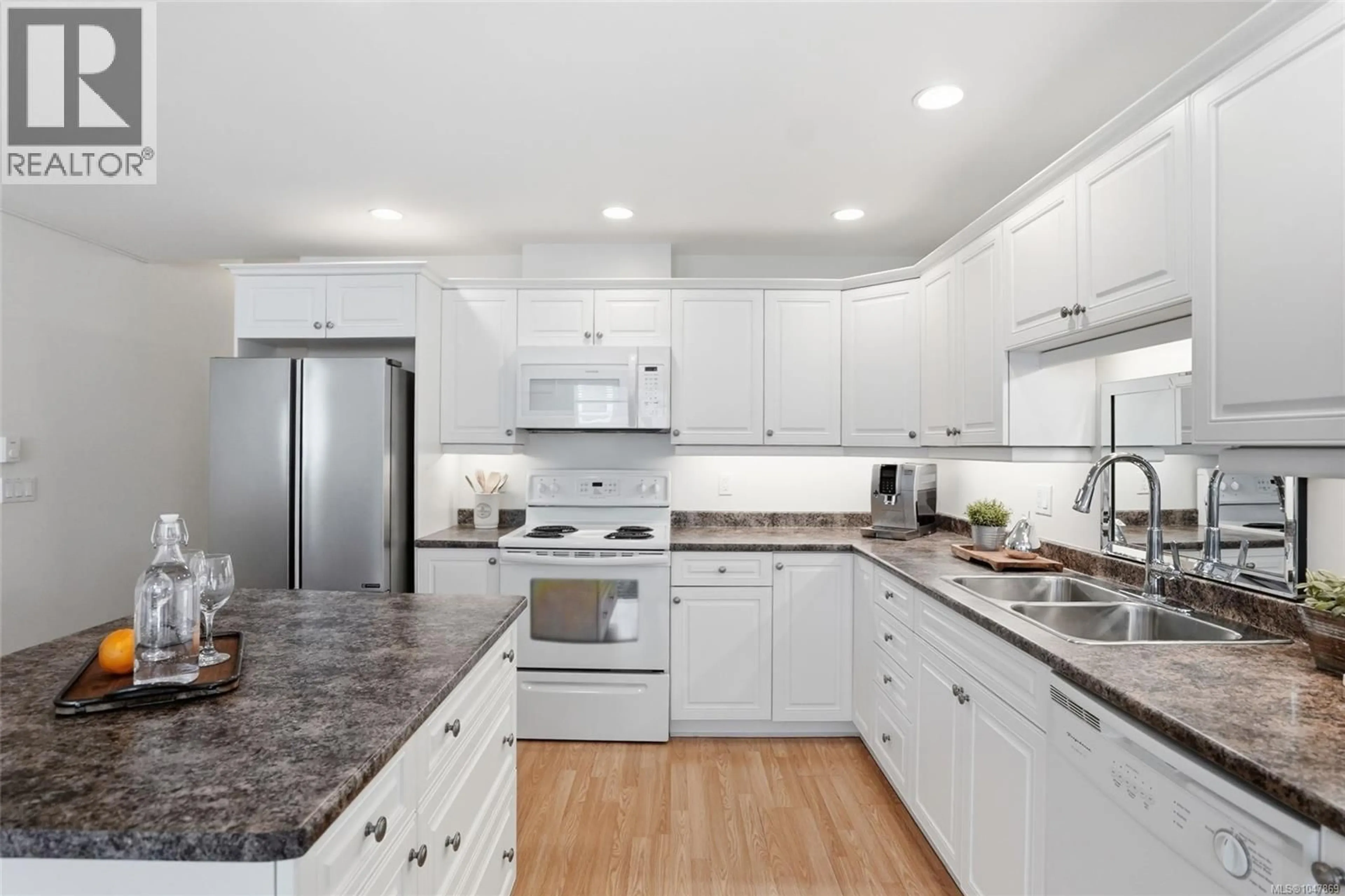 Open concept kitchen, ceramic/tile floor for 101 - 193 SECOND AVENUE WEST, Qualicum Beach British Columbia V9K2N5