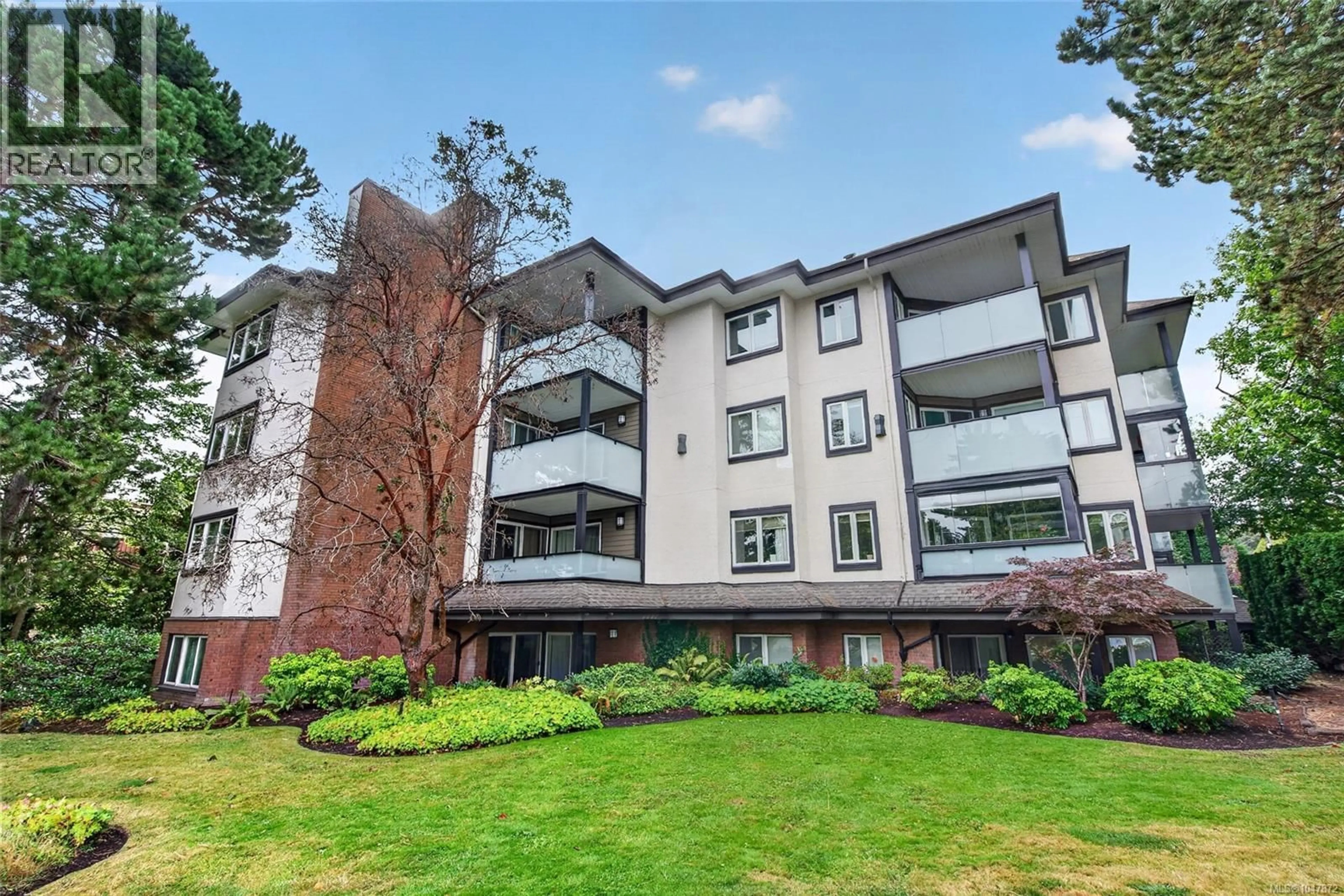 A pic from outside/outdoor area/front of a property/back of a property/a pic from drone, building for 303 - 1619 MORRISON STREET, Victoria British Columbia V8R6R8