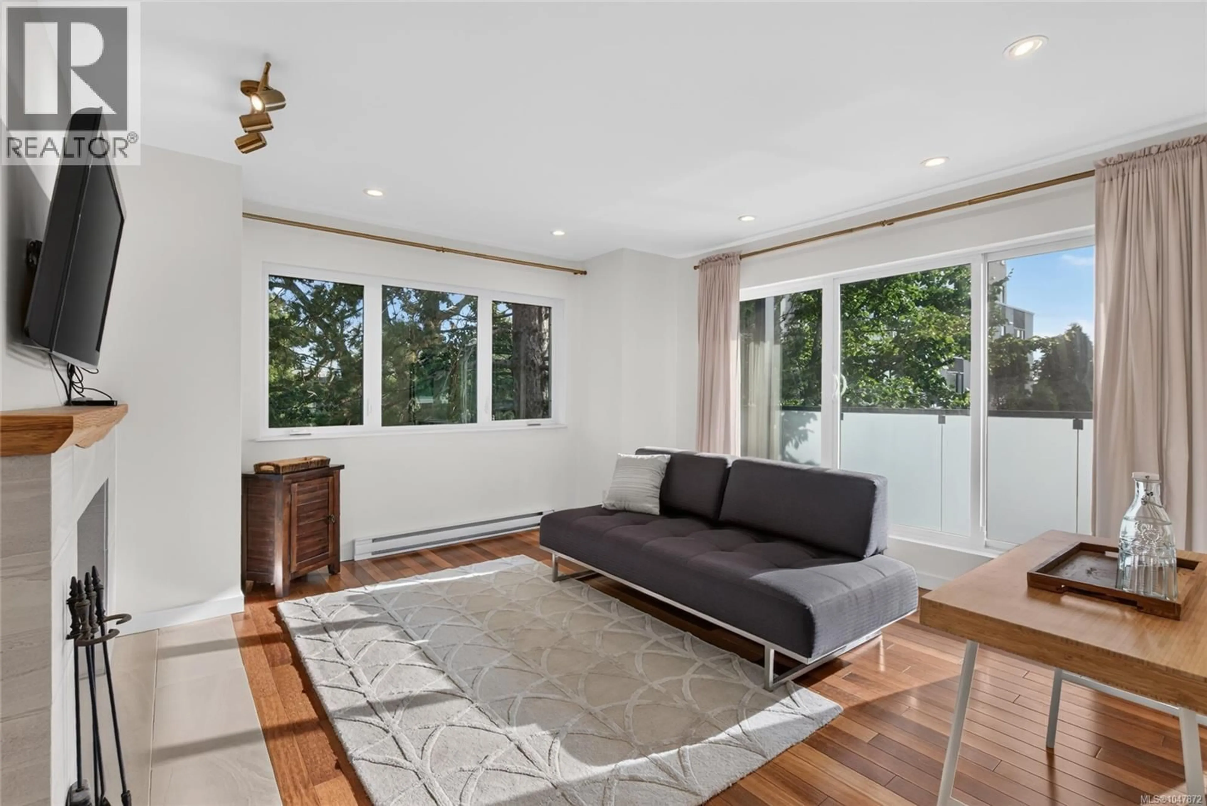 Living room with furniture, unknown for 303 - 1619 MORRISON STREET, Victoria British Columbia V8R6R8