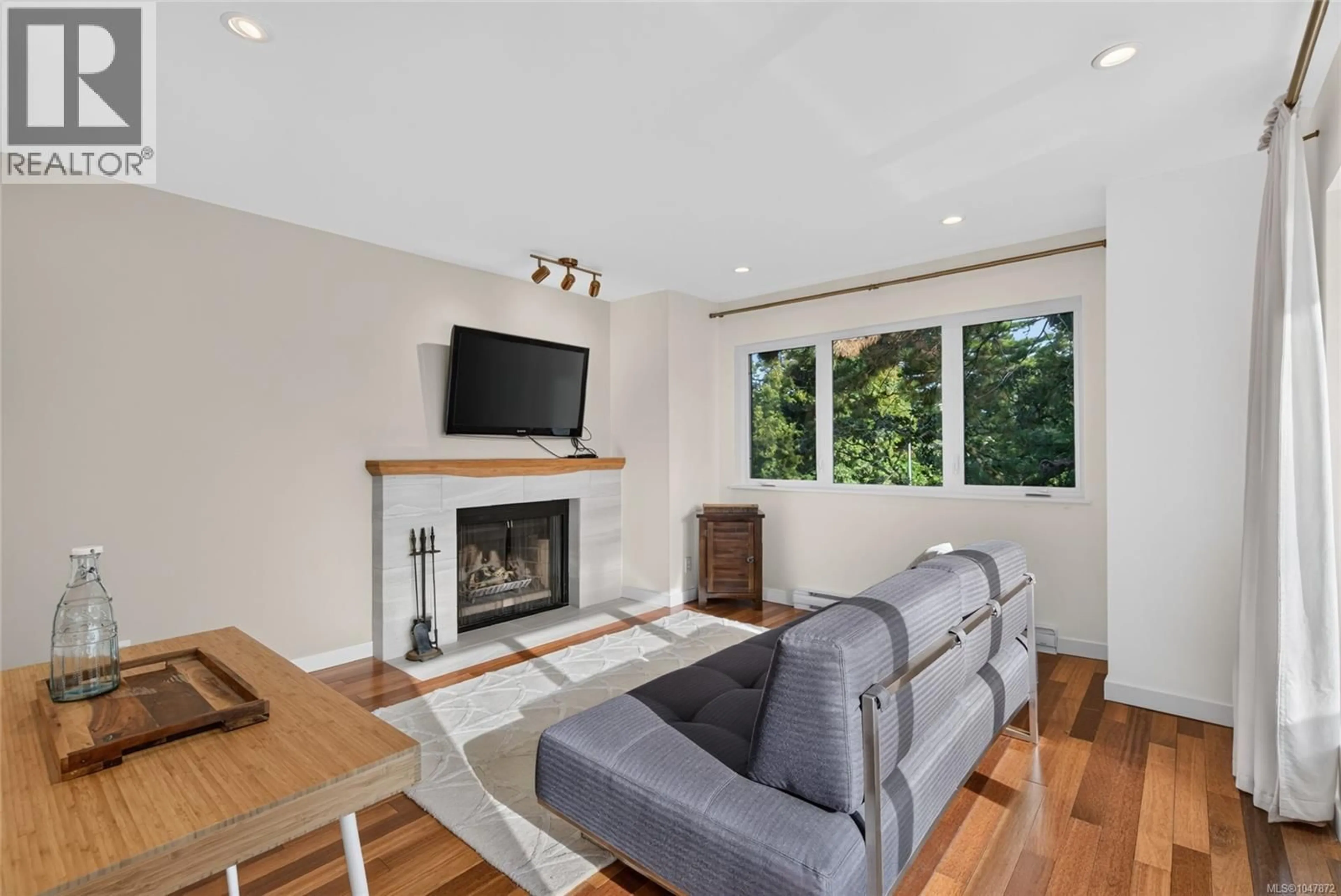 Living room with furniture, wood/laminate floor for 303 - 1619 MORRISON STREET, Victoria British Columbia V8R6R8