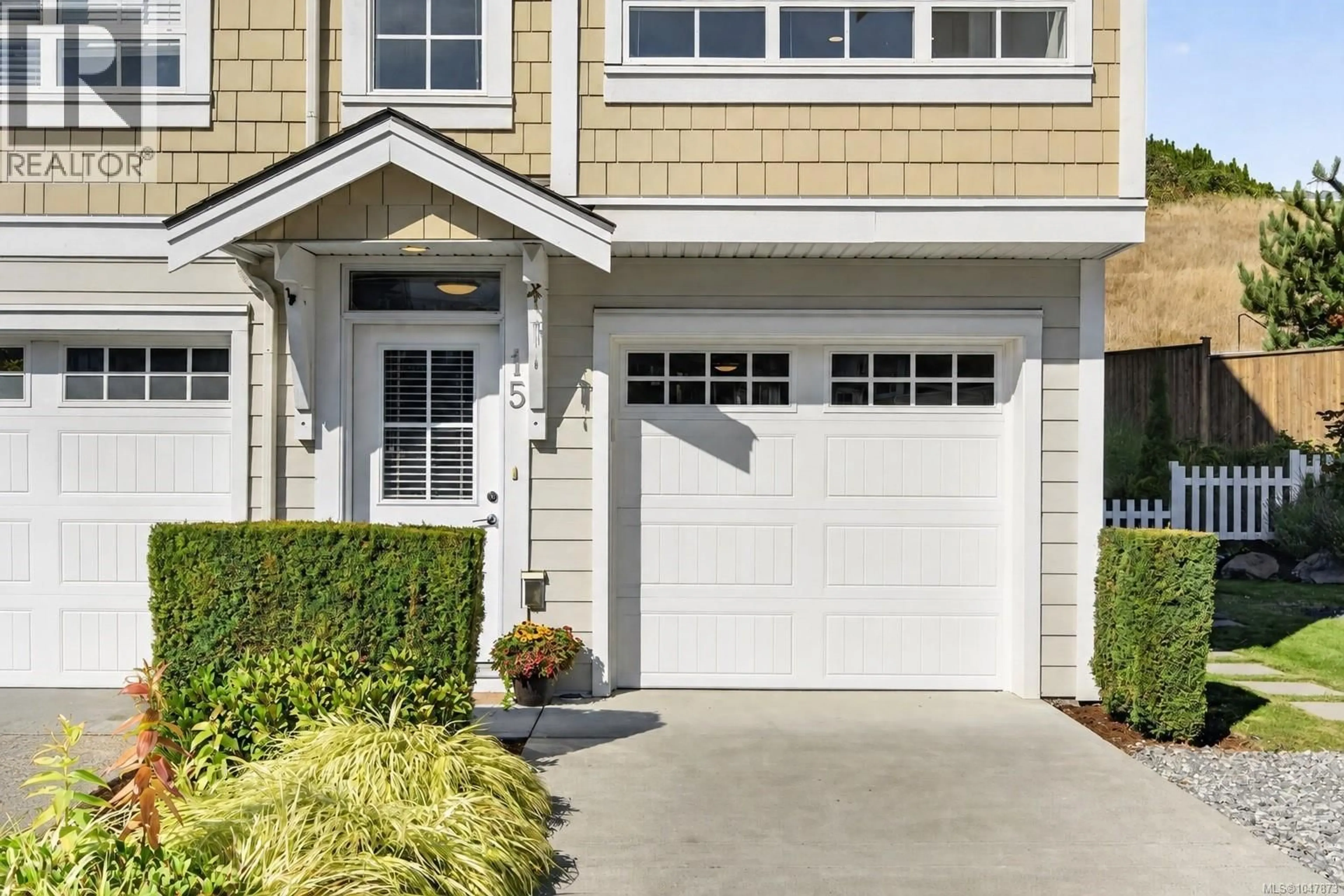 Home with vinyl exterior material, street for 15 - 370 LATORIA BOULEVARD, Colwood British Columbia V9C0N9