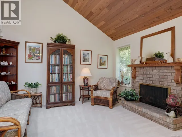 10 - 2566 PENRHYN STREET, Saanich 3