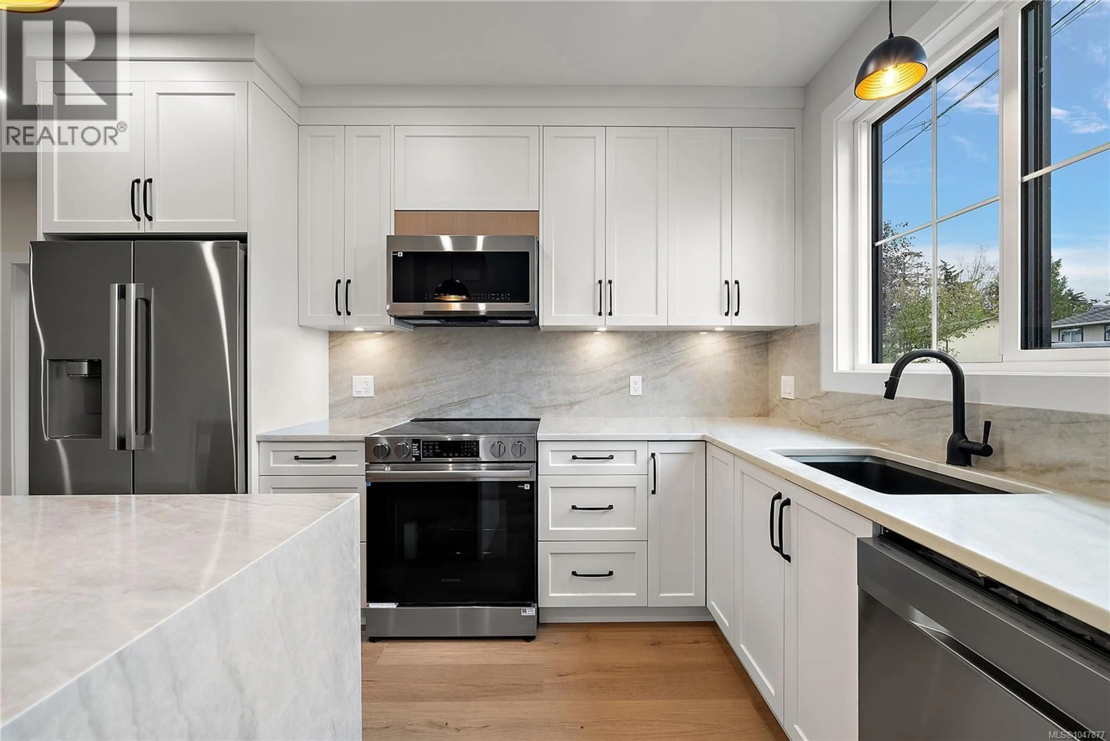 Contemporary kitchen, ceramic/tile floor for 101 - 954 PRESTON WAY, Langford British Columbia V9B3B9