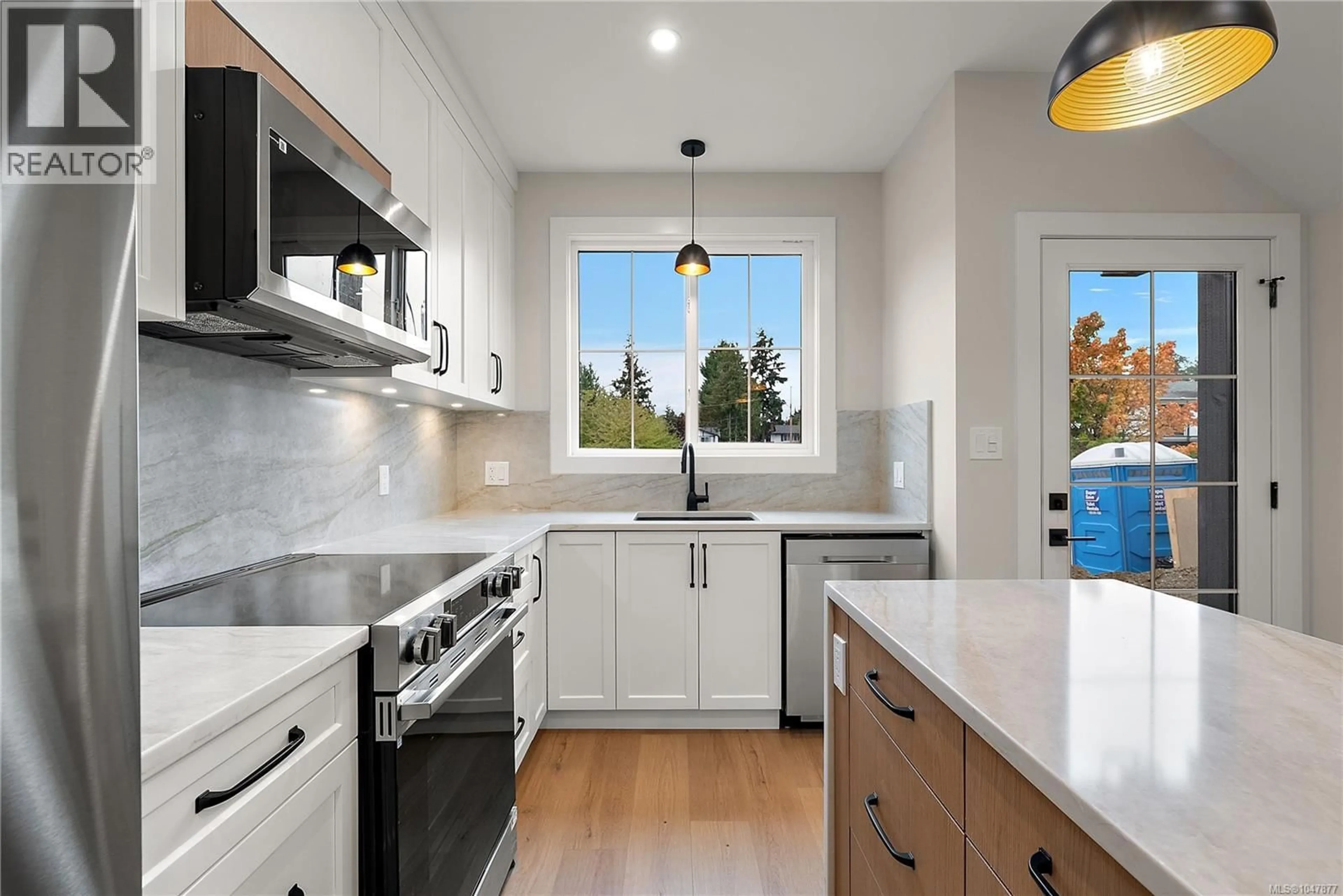 Open concept kitchen, ceramic/tile floor for 101 - 954 PRESTON WAY, Langford British Columbia V9B3B9