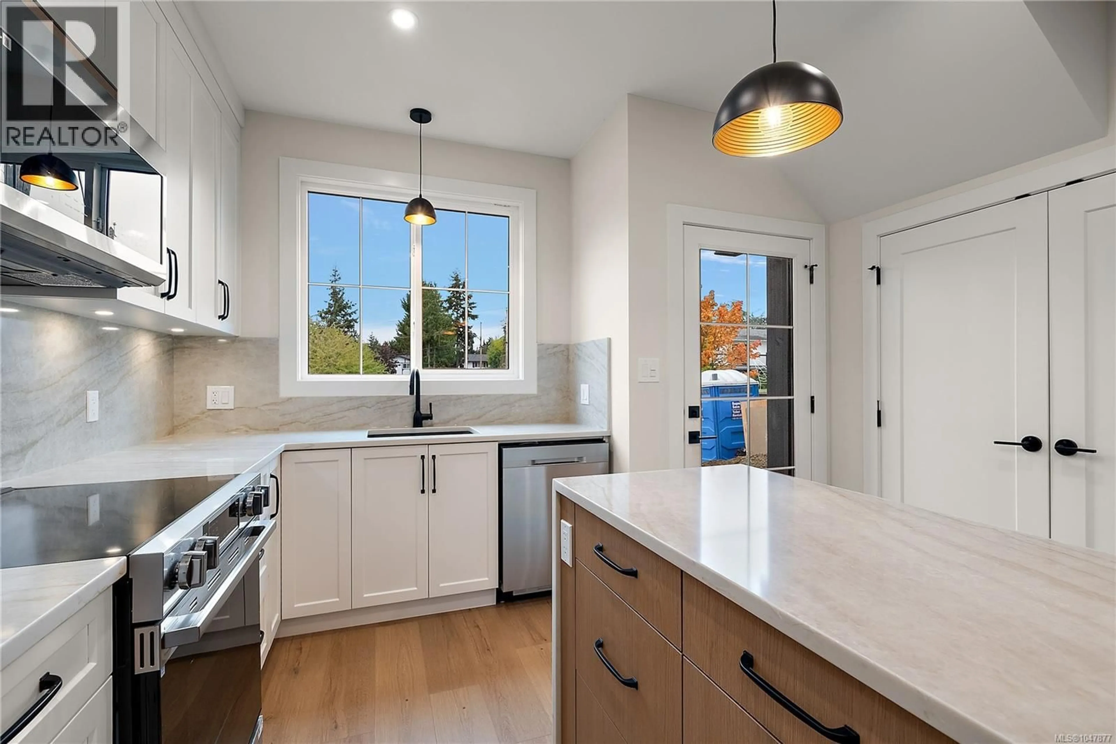 Open concept kitchen, ceramic/tile floor for 101 - 954 PRESTON WAY, Langford British Columbia V9B3B9