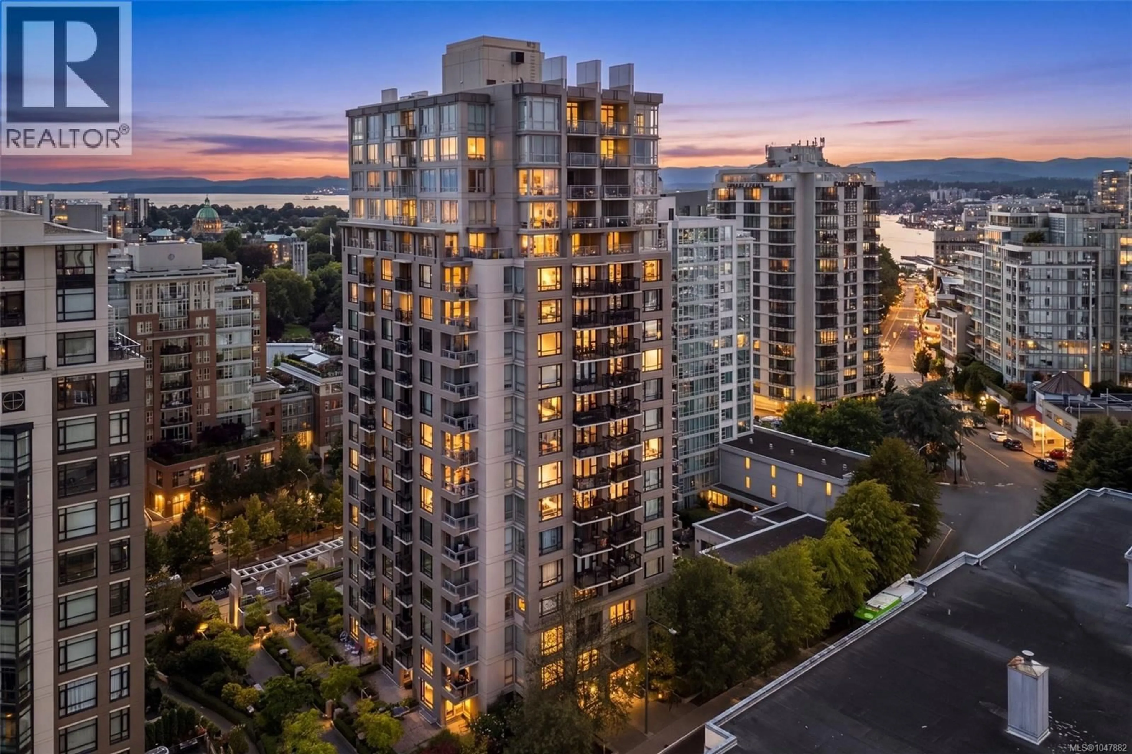 A pic from outside/outdoor area/front of a property/back of a property/a pic from drone, city buildings view from balcony for 609 - 751 FAIRFIELD ROAD, Victoria British Columbia V8W4A4