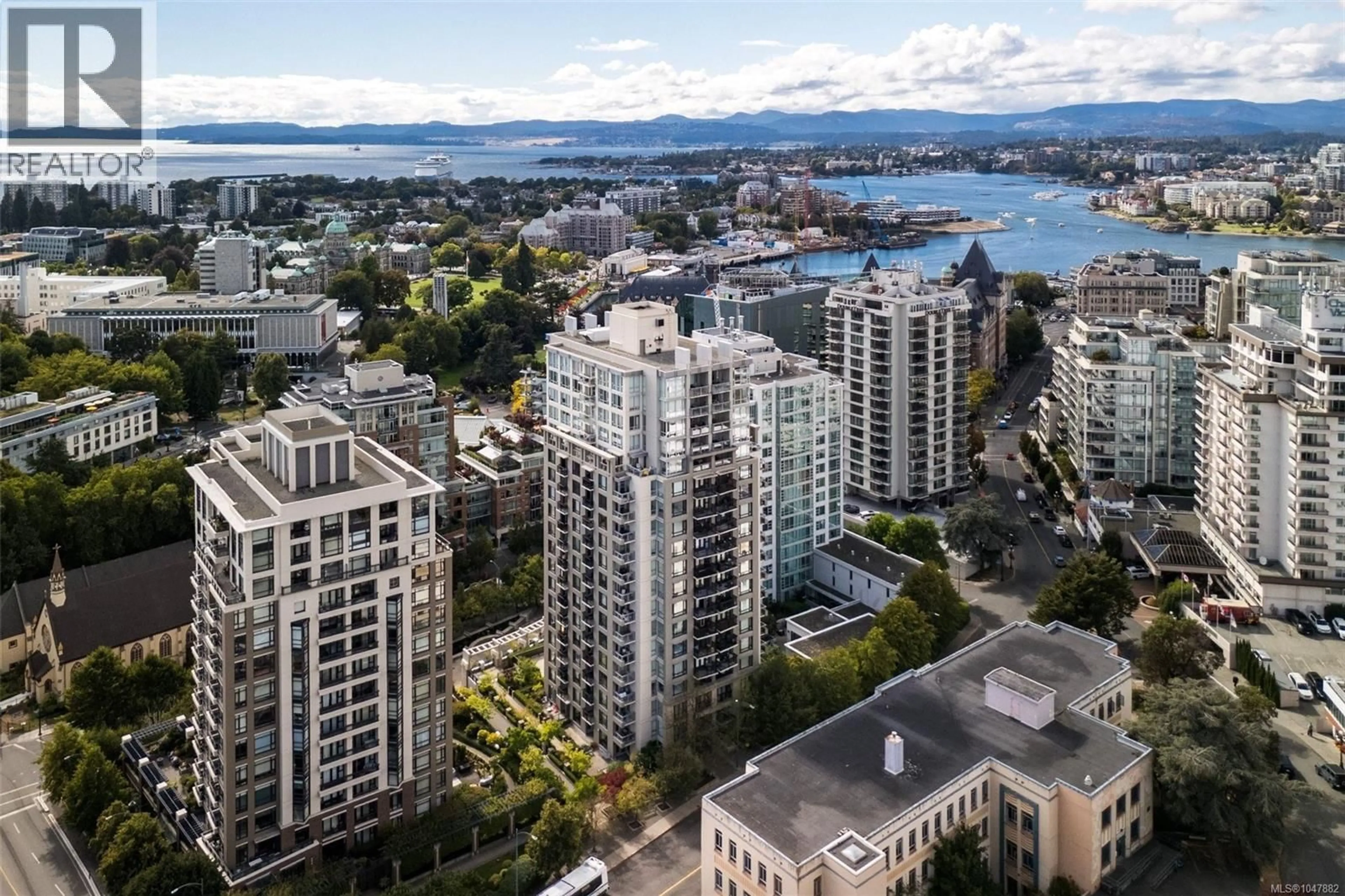 A pic from outside/outdoor area/front of a property/back of a property/a pic from drone, city buildings view from balcony for 609 - 751 FAIRFIELD ROAD, Victoria British Columbia V8W4A4