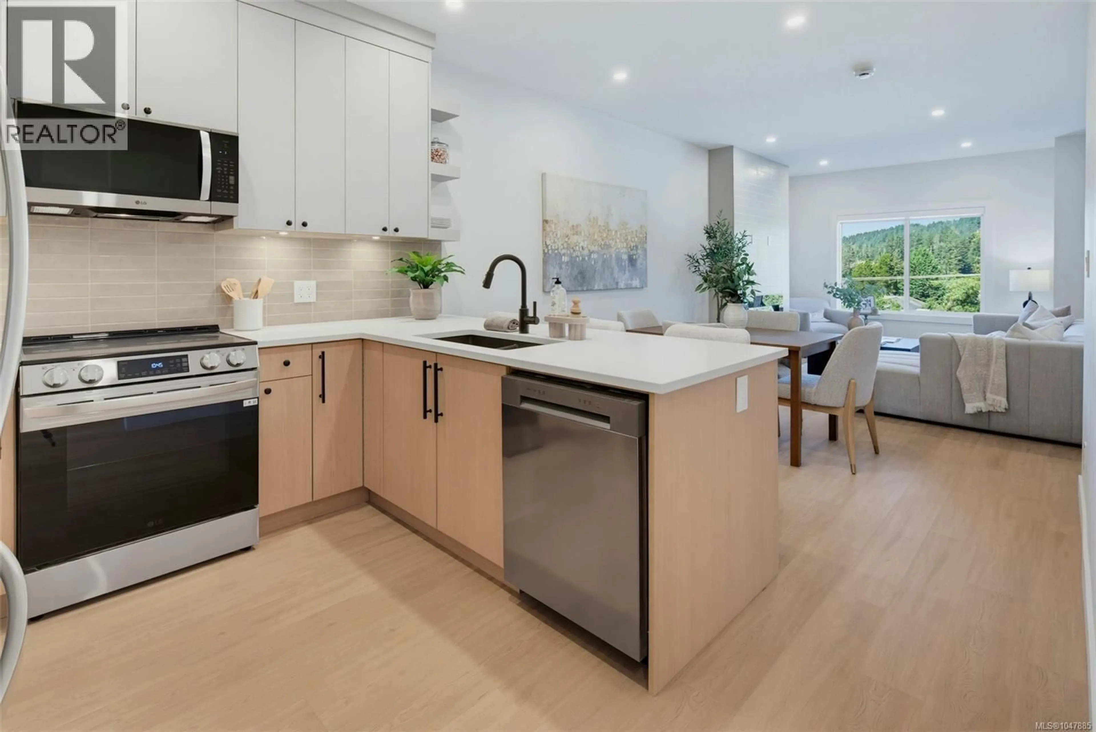 Open concept kitchen, ceramic/tile floor for 962 SISKIN RIDGE, Langford British Columbia V9C2X9