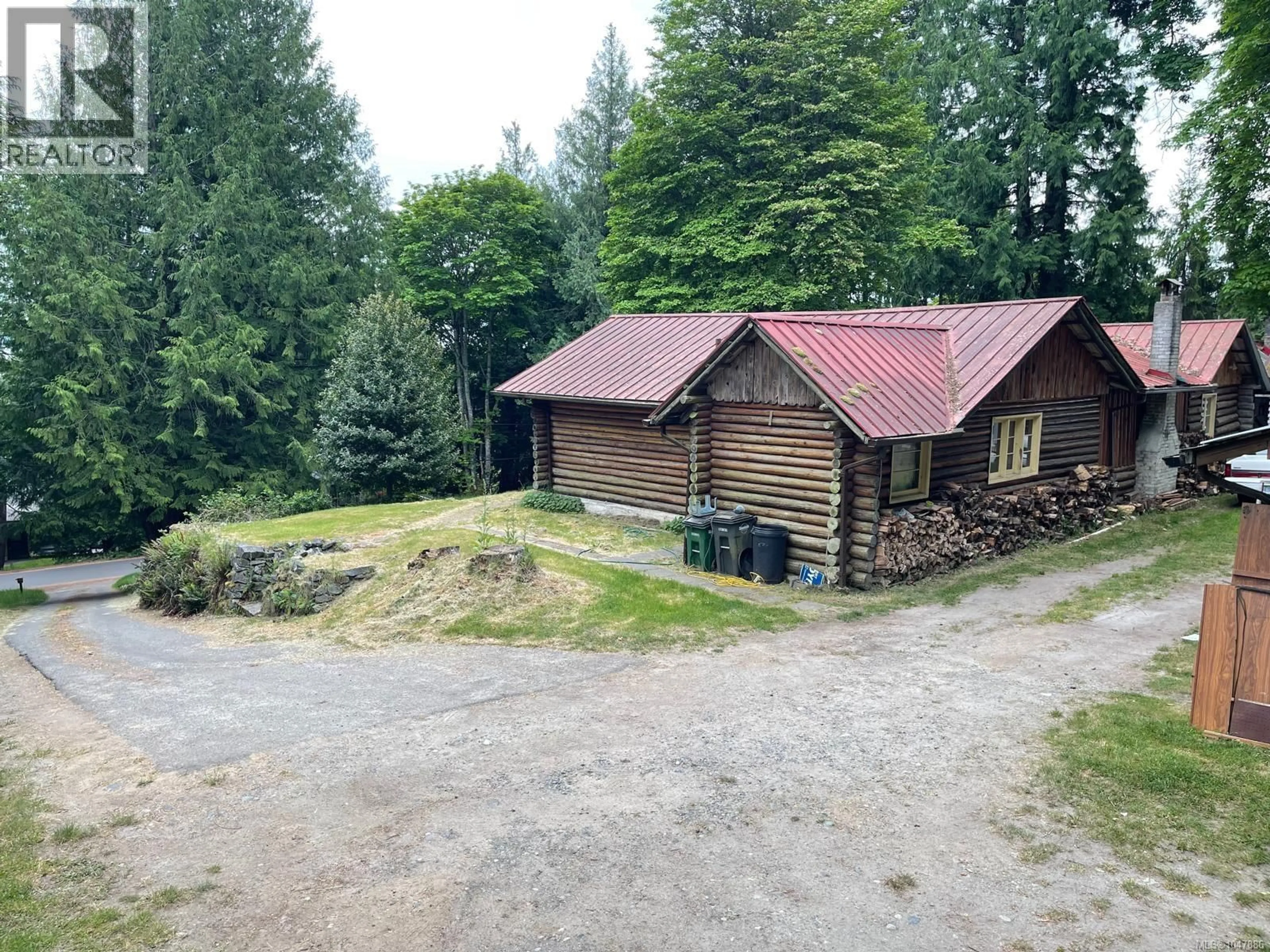 A pic from outside/outdoor area/front of a property/back of a property/a pic from drone, unknown for 4912 LOCHSIDE DRIVE, Saanich British Columbia V8Y2E4
