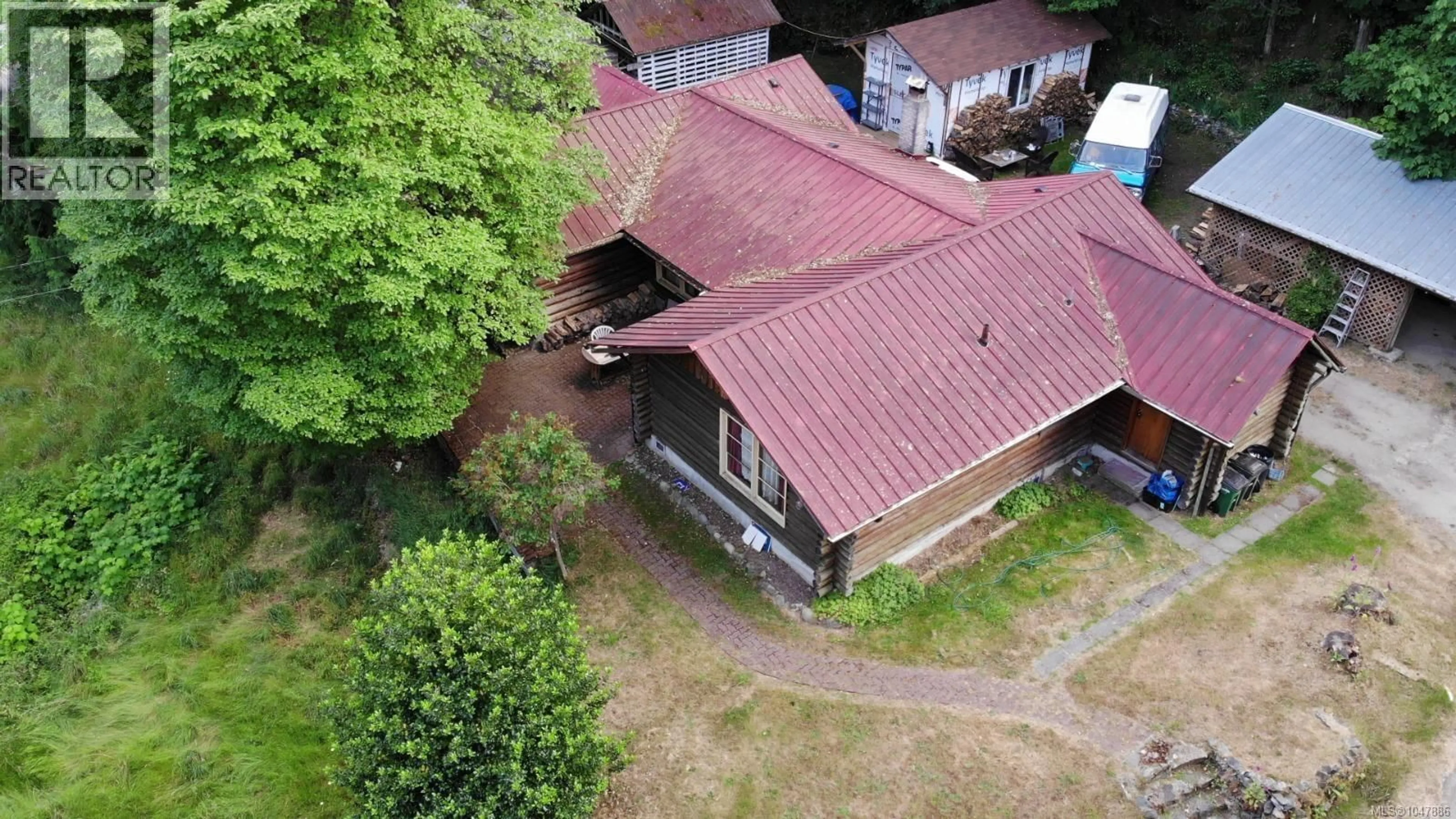 A pic from outside/outdoor area/front of a property/back of a property/a pic from drone, building for 4912 LOCHSIDE DRIVE, Saanich British Columbia V8Y2E4