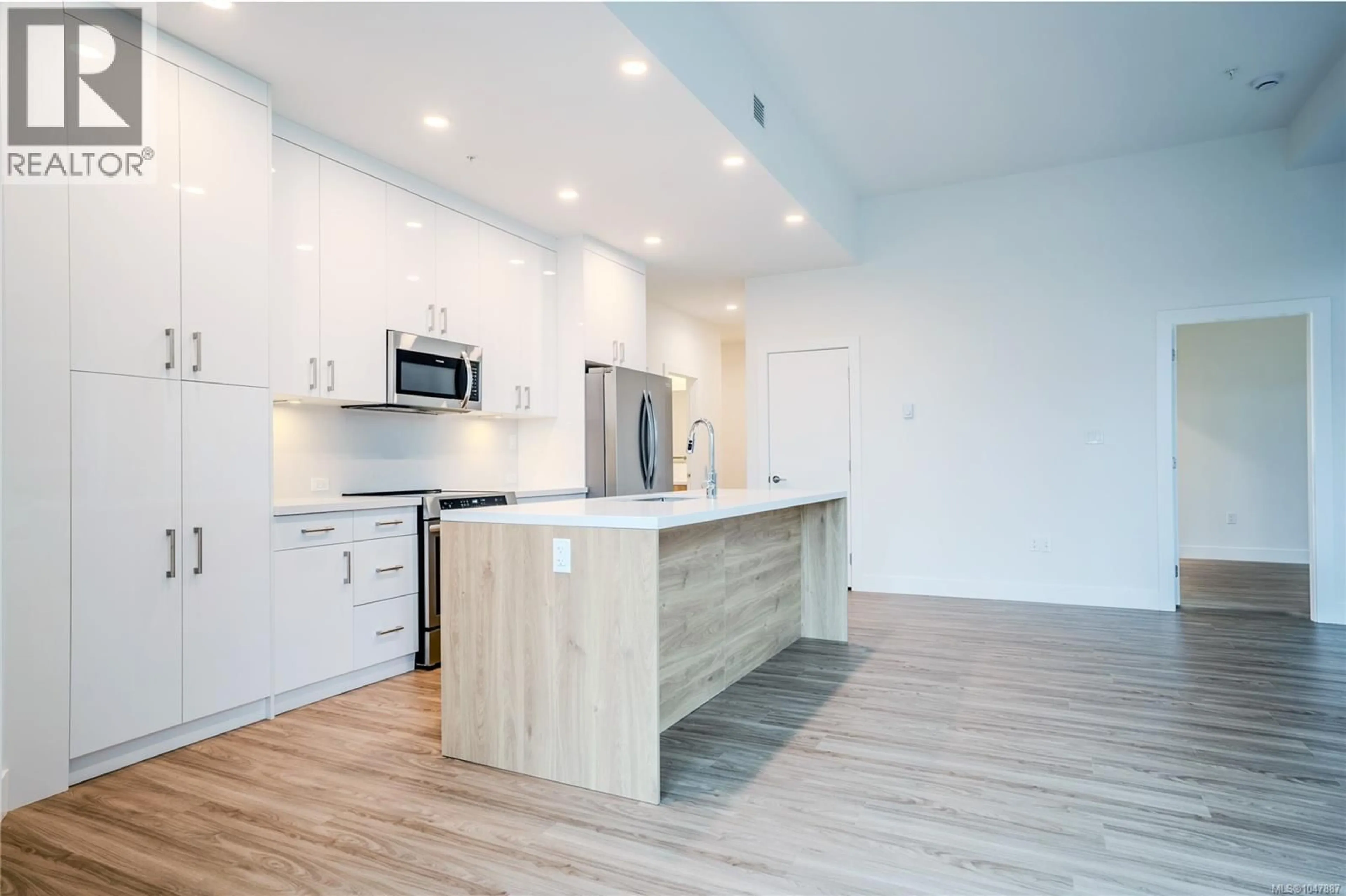 Open concept kitchen, wood/laminate floor for 104 - 6320 SENTINAL DRIVE, Nanaimo British Columbia V9V1W4