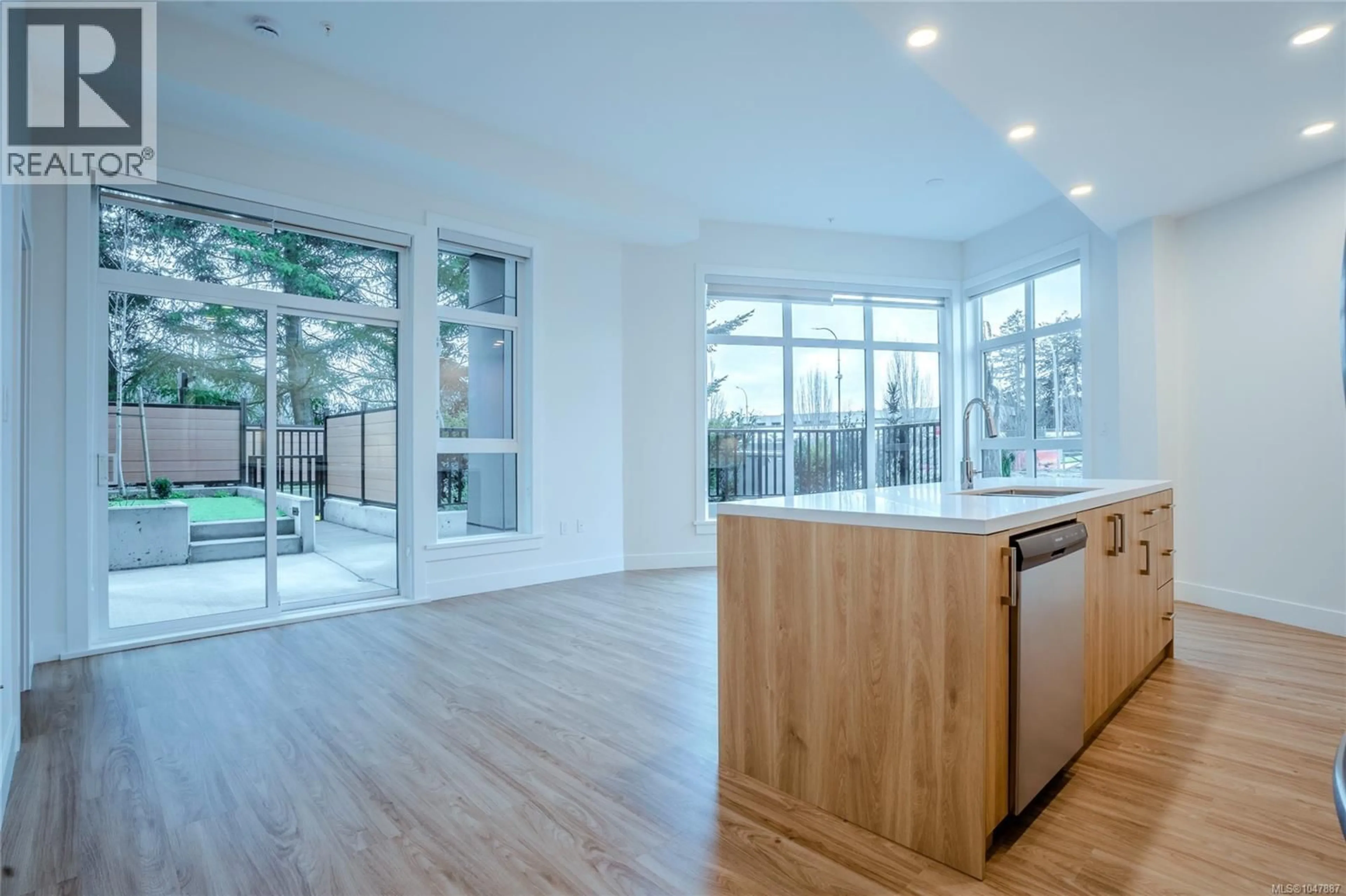 Open concept kitchen, wood/laminate floor for 104 - 6320 SENTINAL DRIVE, Nanaimo British Columbia V9V1W4