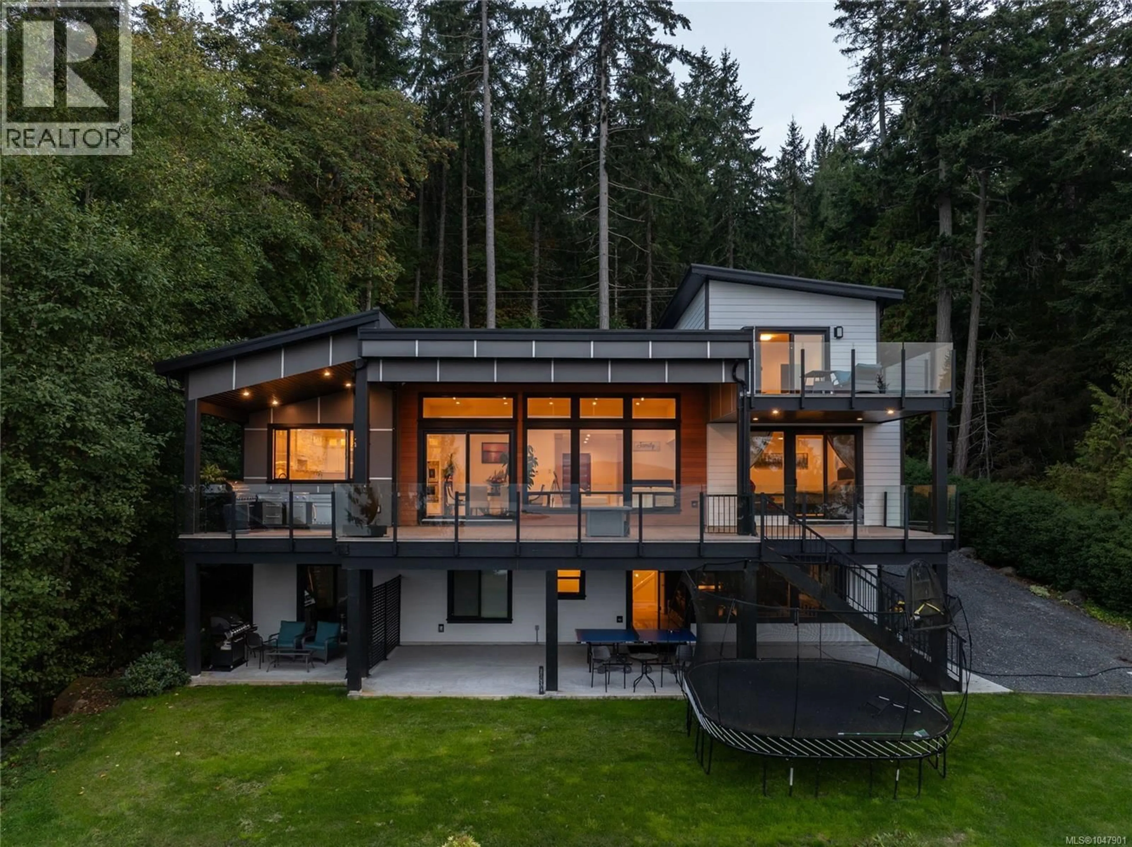 Home with vinyl exterior material, unknown for 1470 LANDS END ROAD, North Saanich British Columbia V8L5K1