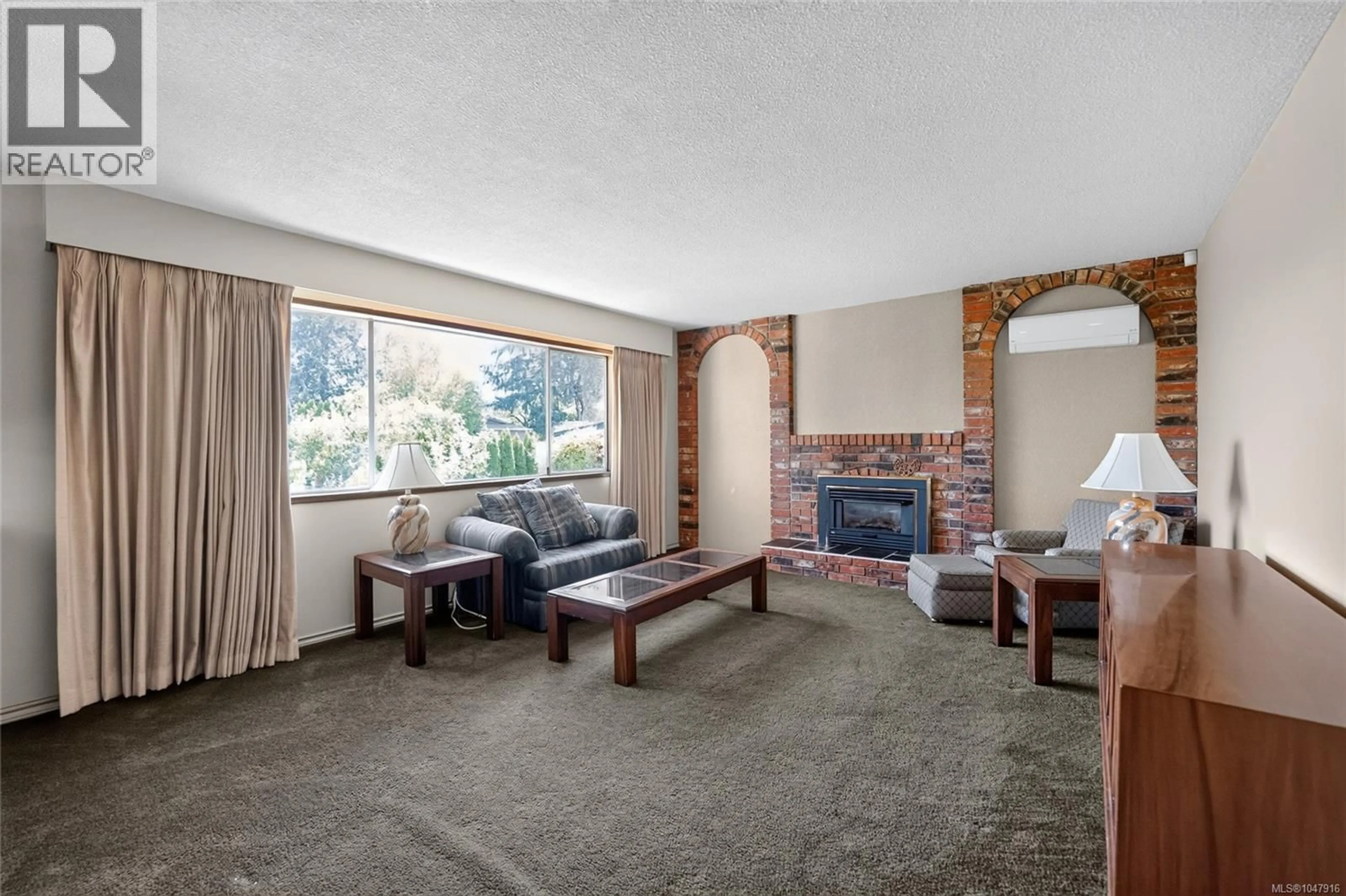 Living room with furniture, carpet floor for 224 CILAIRE DRIVE, Nanaimo British Columbia V9S3E4