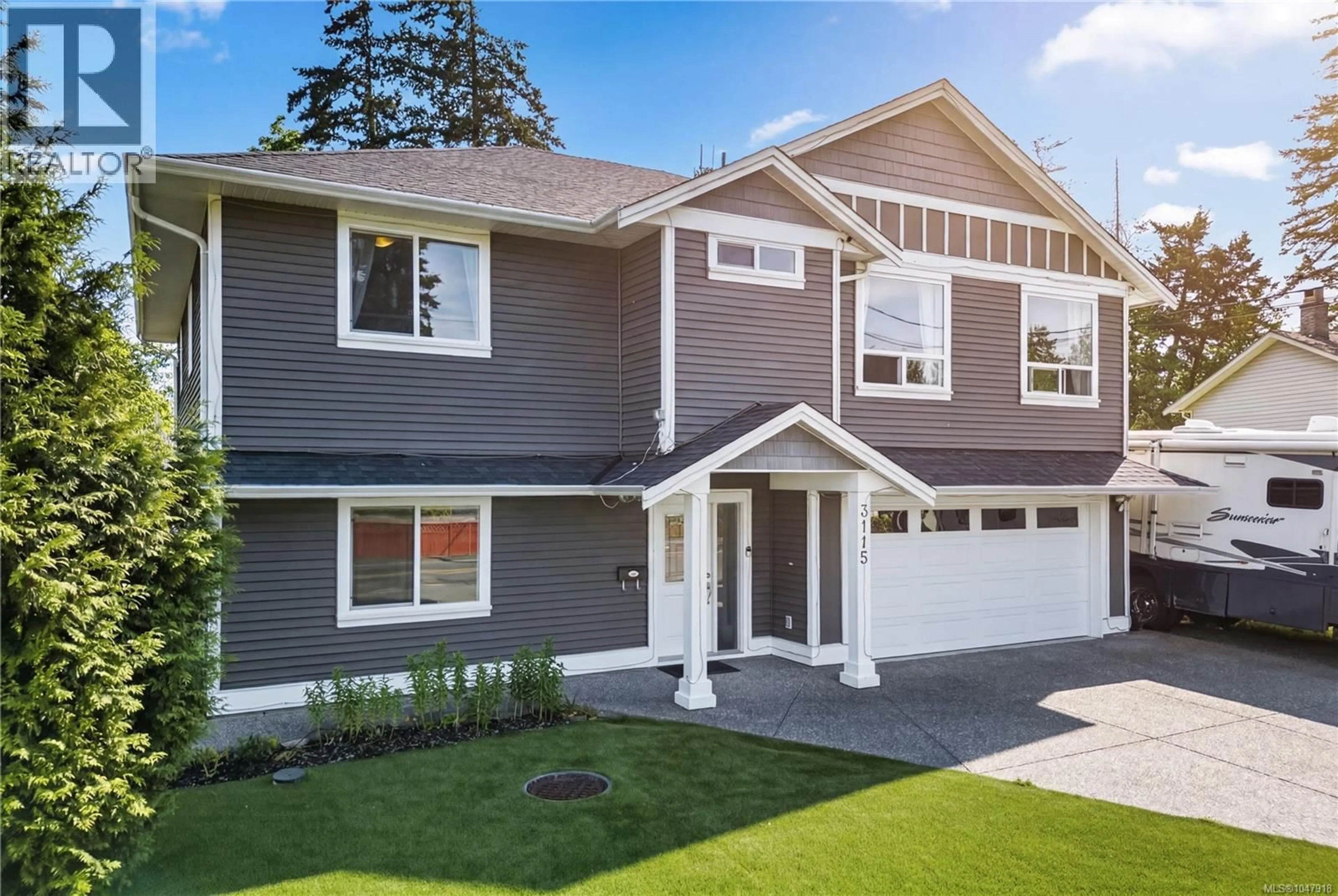 Home with vinyl exterior material, street for 3115 UPLANDS DRIVE, Nanaimo British Columbia V9T2S9