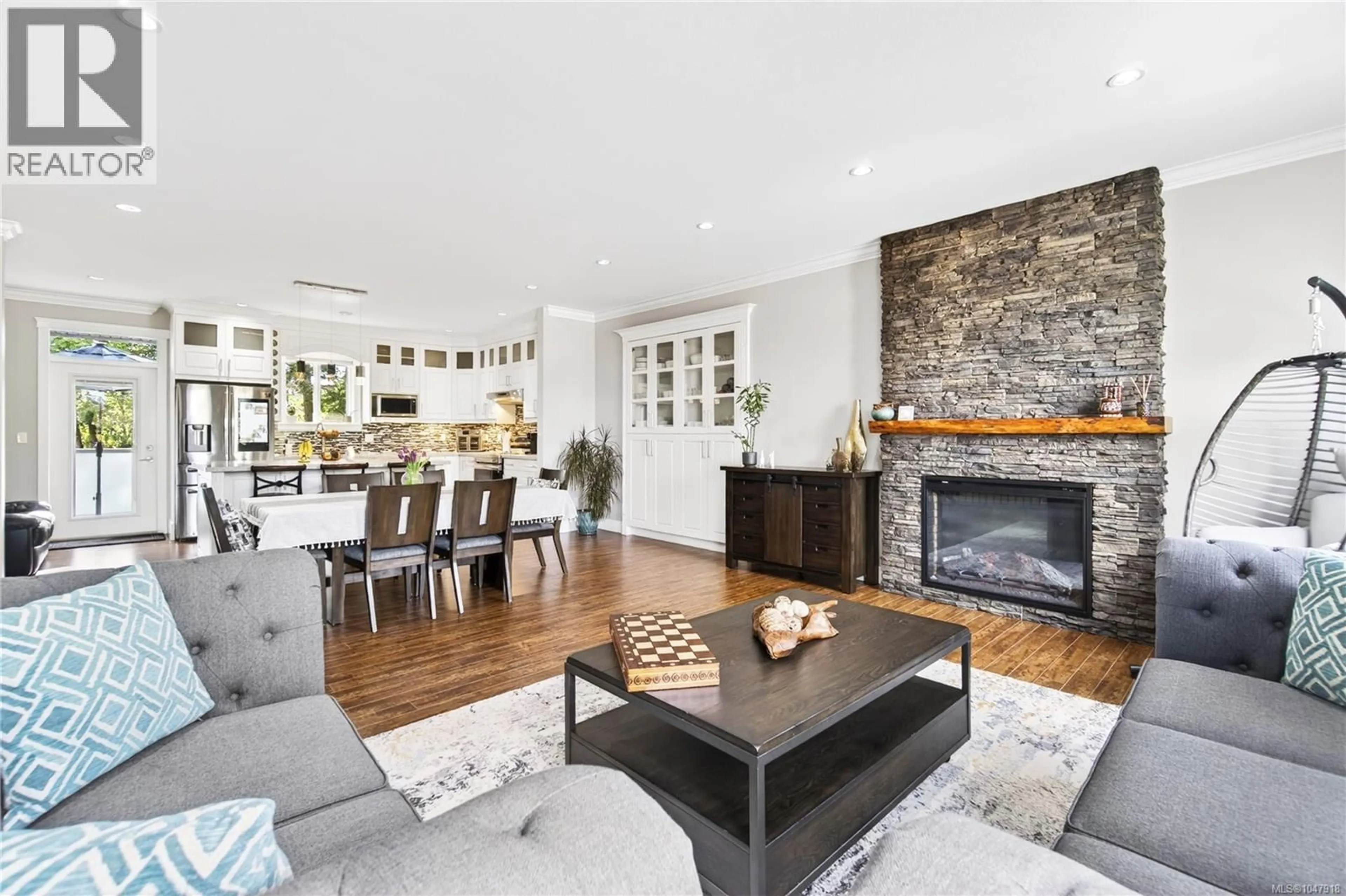 Living room with furniture, unknown for 3115 UPLANDS DRIVE, Nanaimo British Columbia V9T2S9