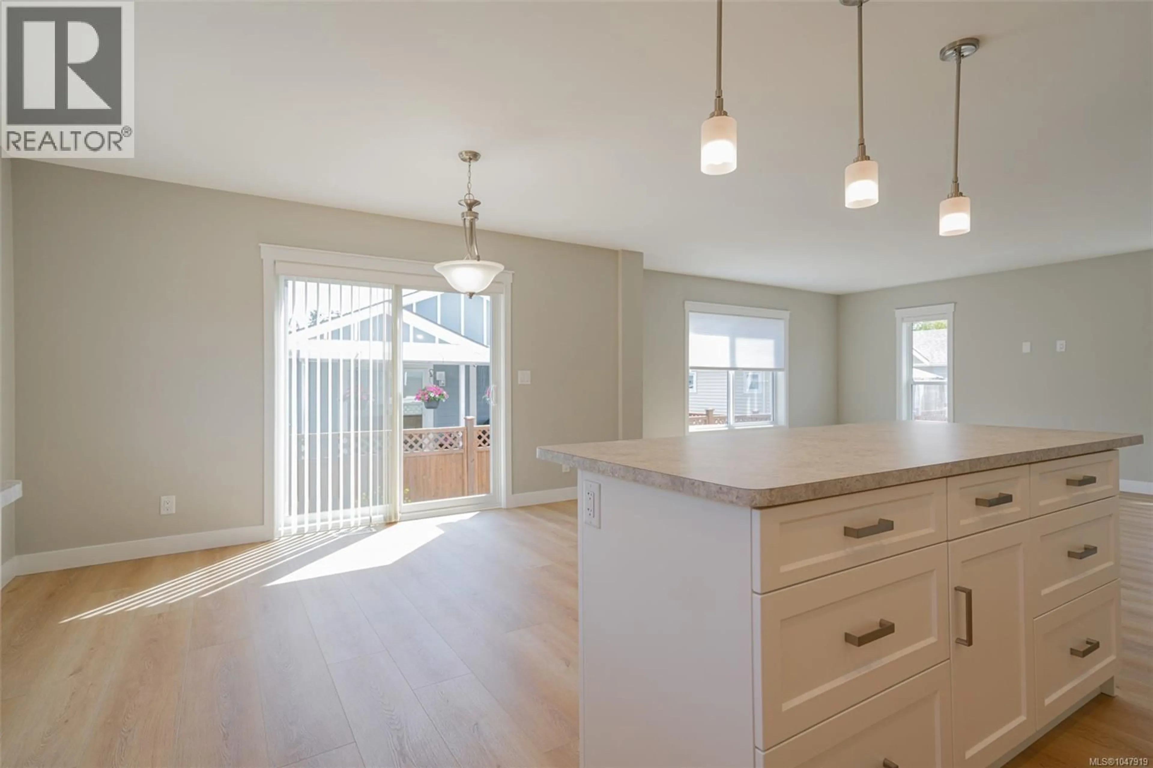 Open concept kitchen, wood/laminate floor for 204 - 5700 PIERCE ROAD, Port Alberni British Columbia V9Y0A3