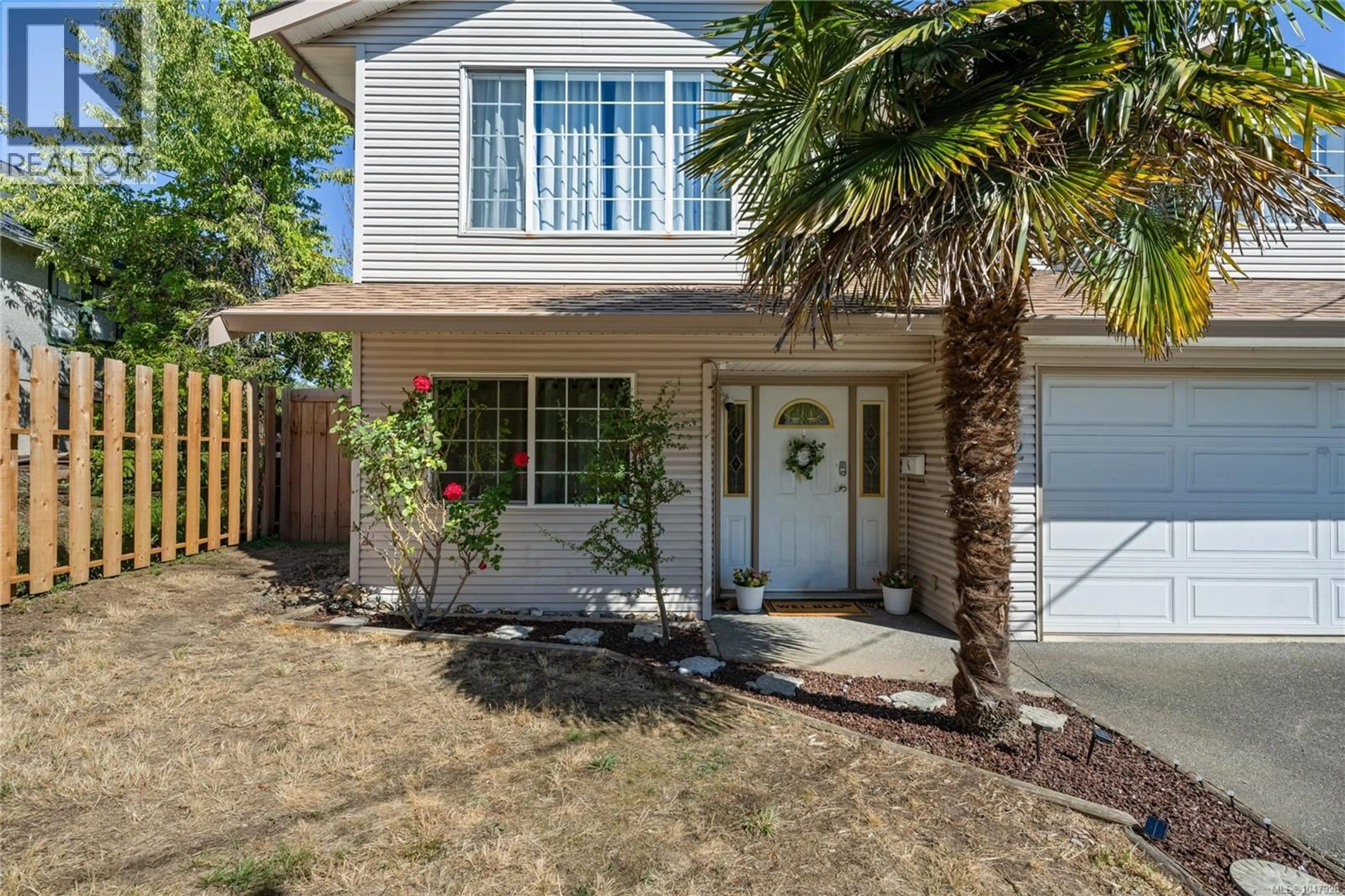 Home with vinyl exterior material, street for 632 HOWARD AVENUE, Nanaimo British Columbia V9R3S7