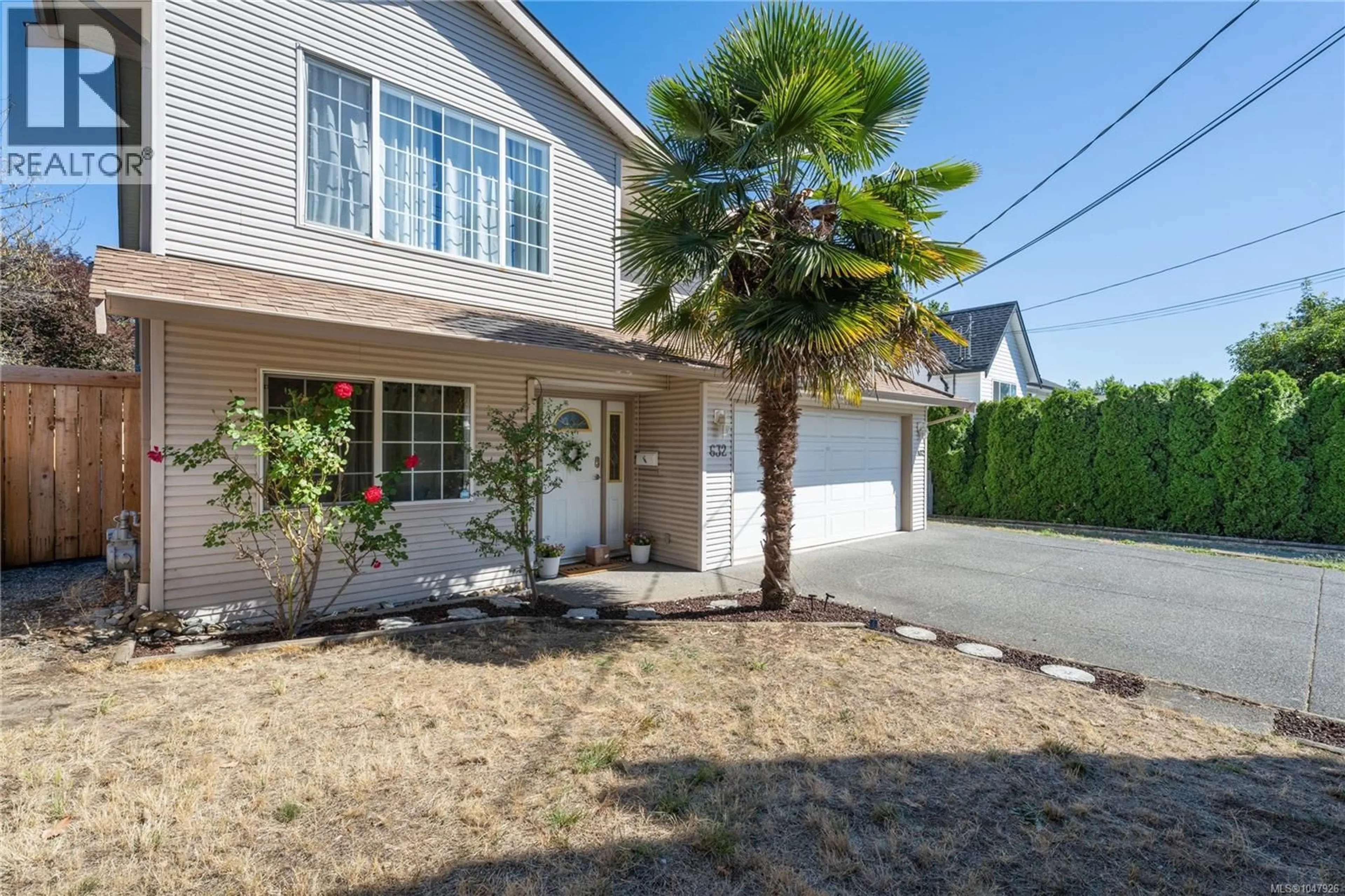 Home with vinyl exterior material, street for 632 HOWARD AVENUE, Nanaimo British Columbia V9R3S7